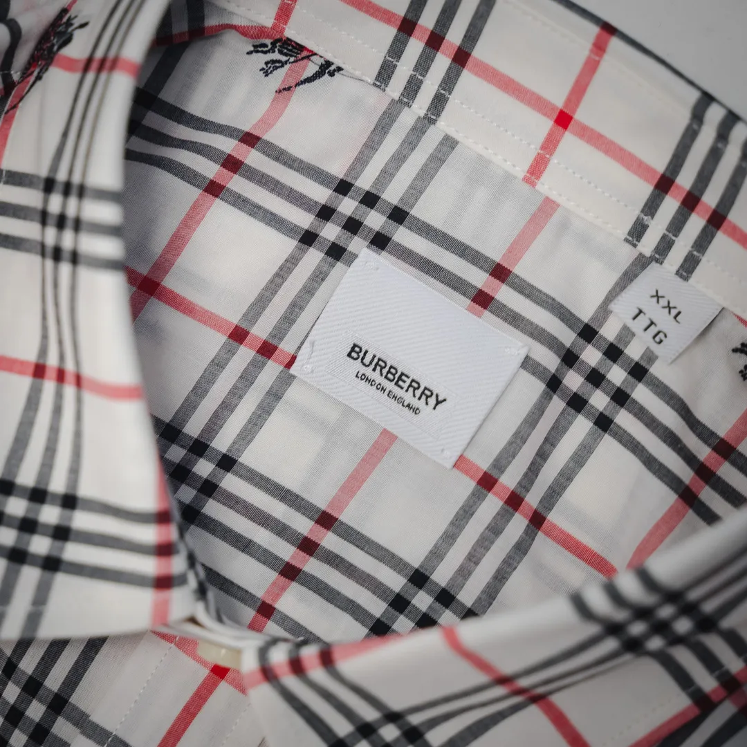 BURBERRY新作黒のチェック柄長袖シャツ - 画像 (9)