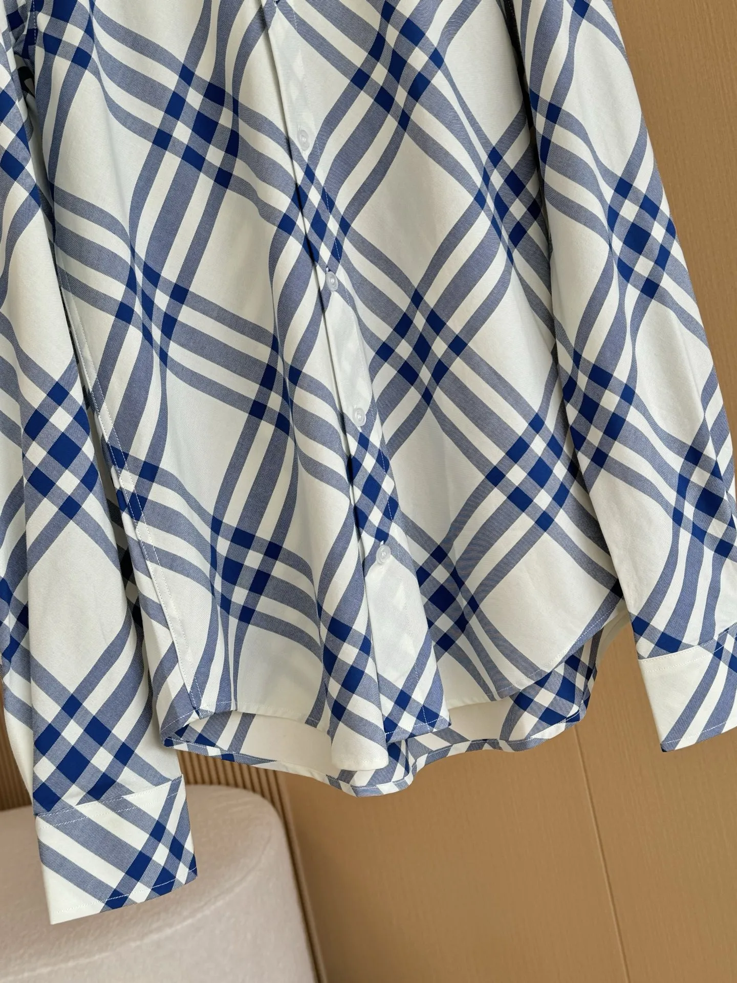 BURBERRY 新作 黒のチェック柄 クラシックシャツ - 画像 (6)