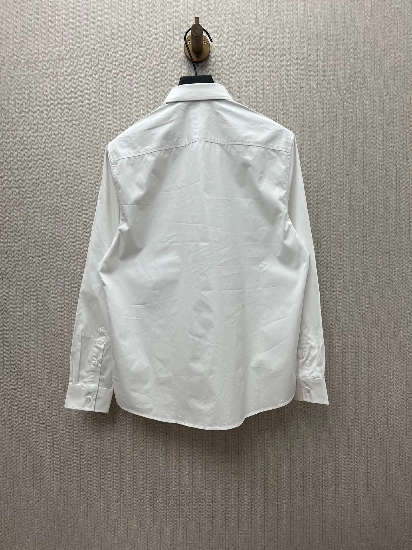 バーバリー新作ブラックTBソーンズホワイトシャツ - 画像 (3)