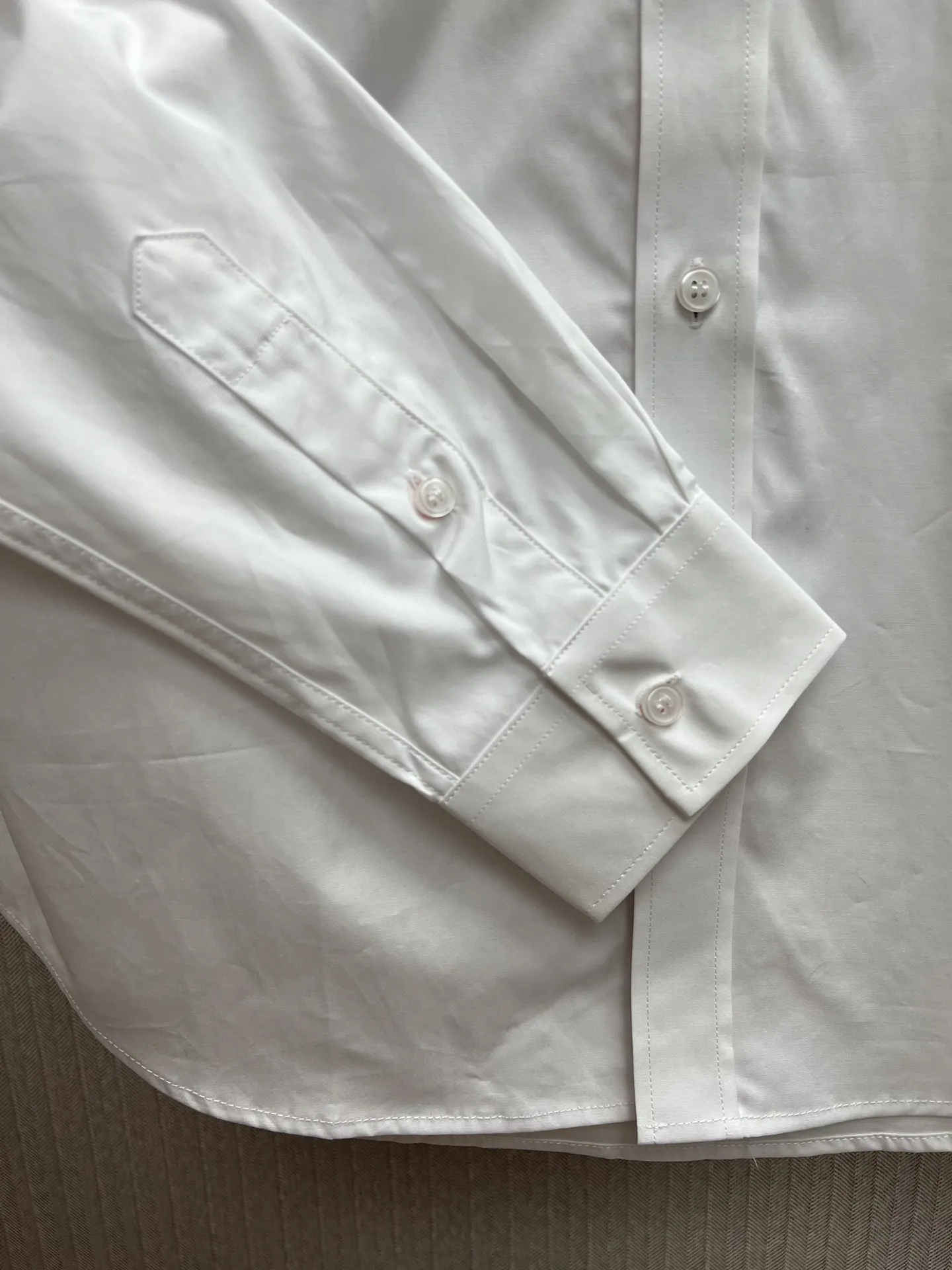 バーバリー新作ブラックTBソーンズホワイトシャツ - 画像 (6)