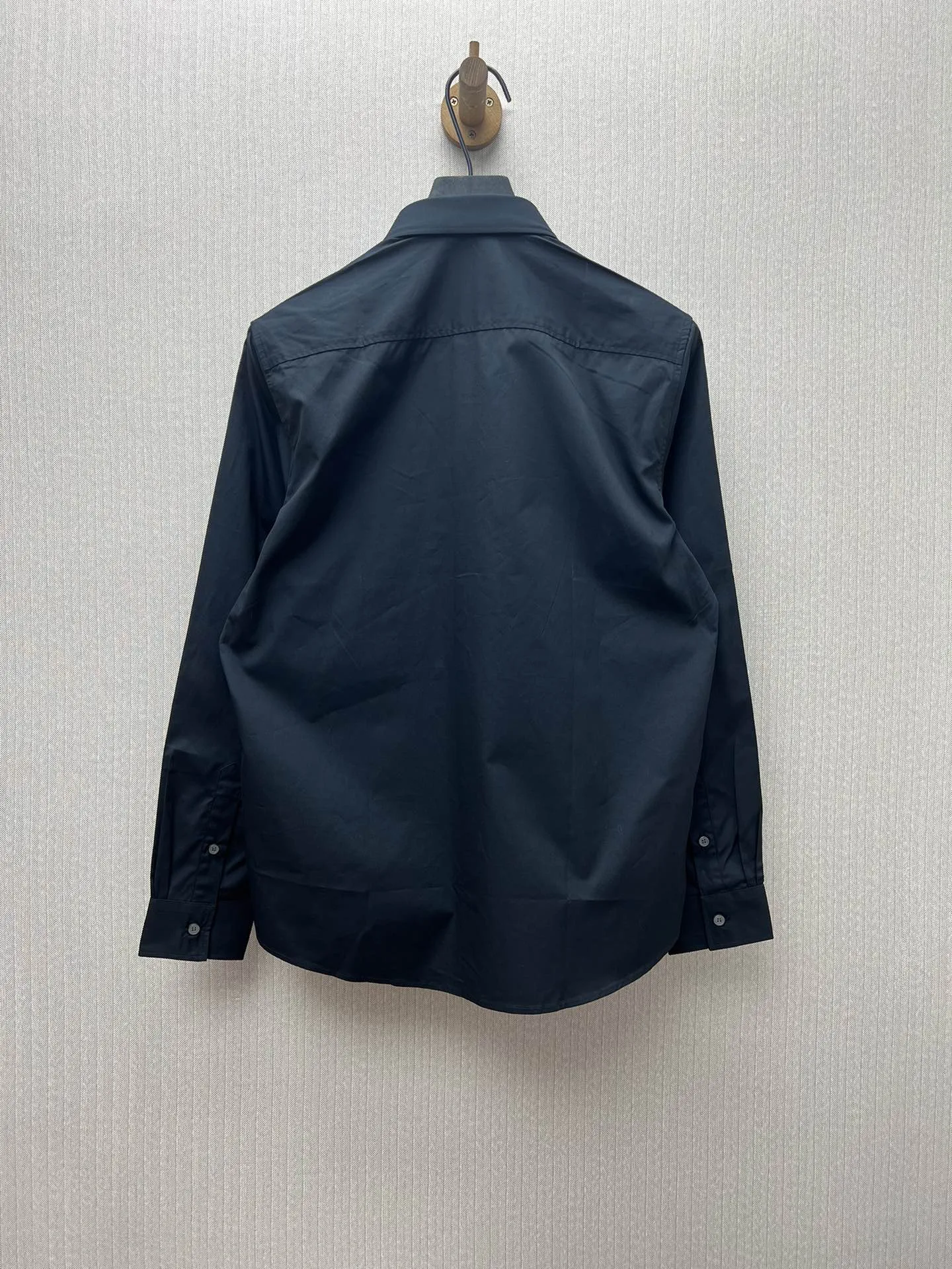 バーバリー新作黒TB刺繍シャツ - 画像 (3)