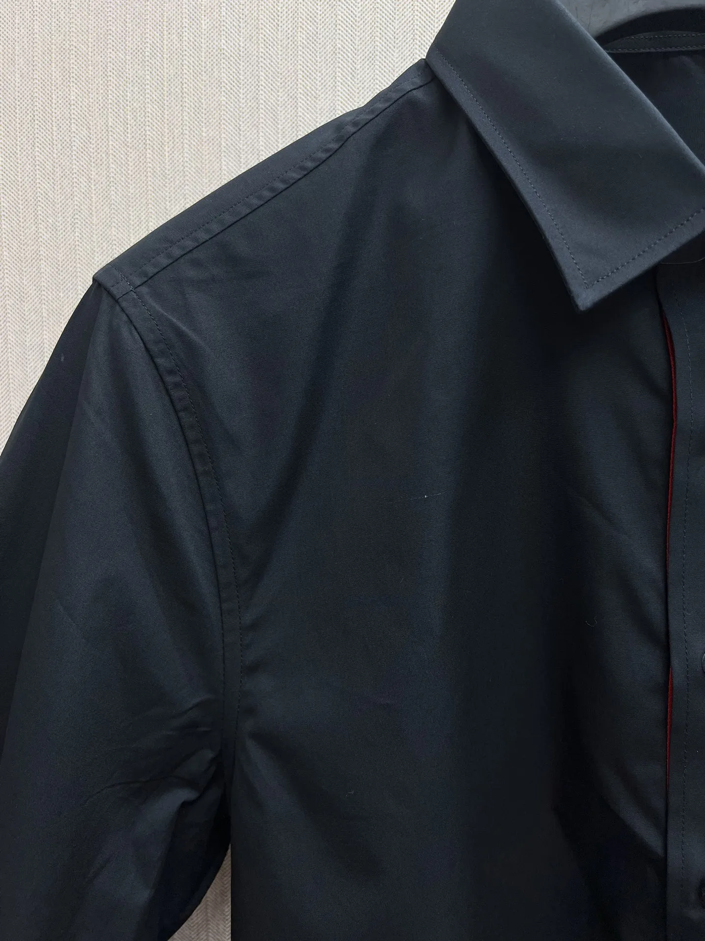 バーバリー新作黒TB刺繍シャツ - 画像 (4)