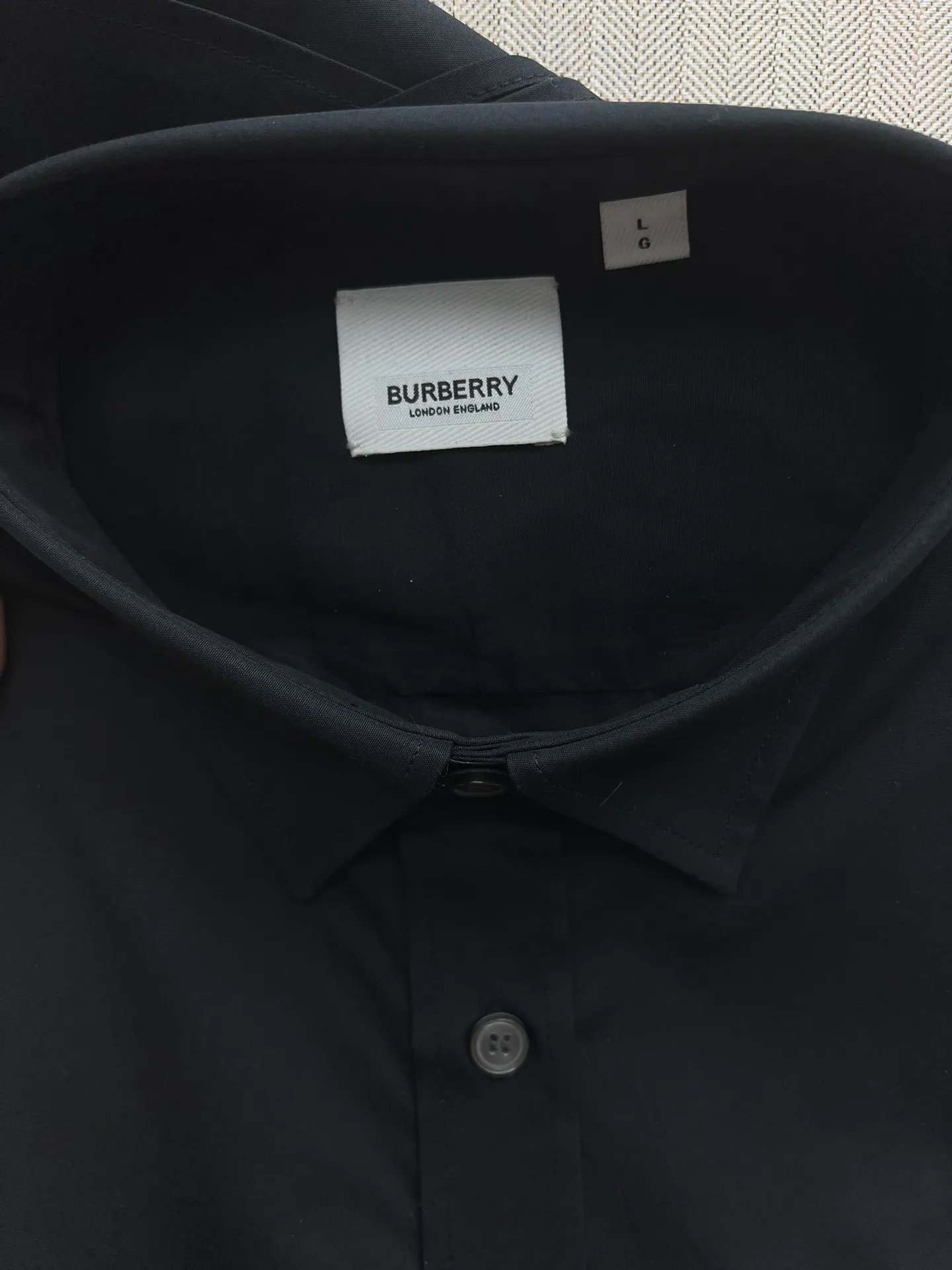 バーバリー新作黒TB刺繍シャツ - 画像 (10)
