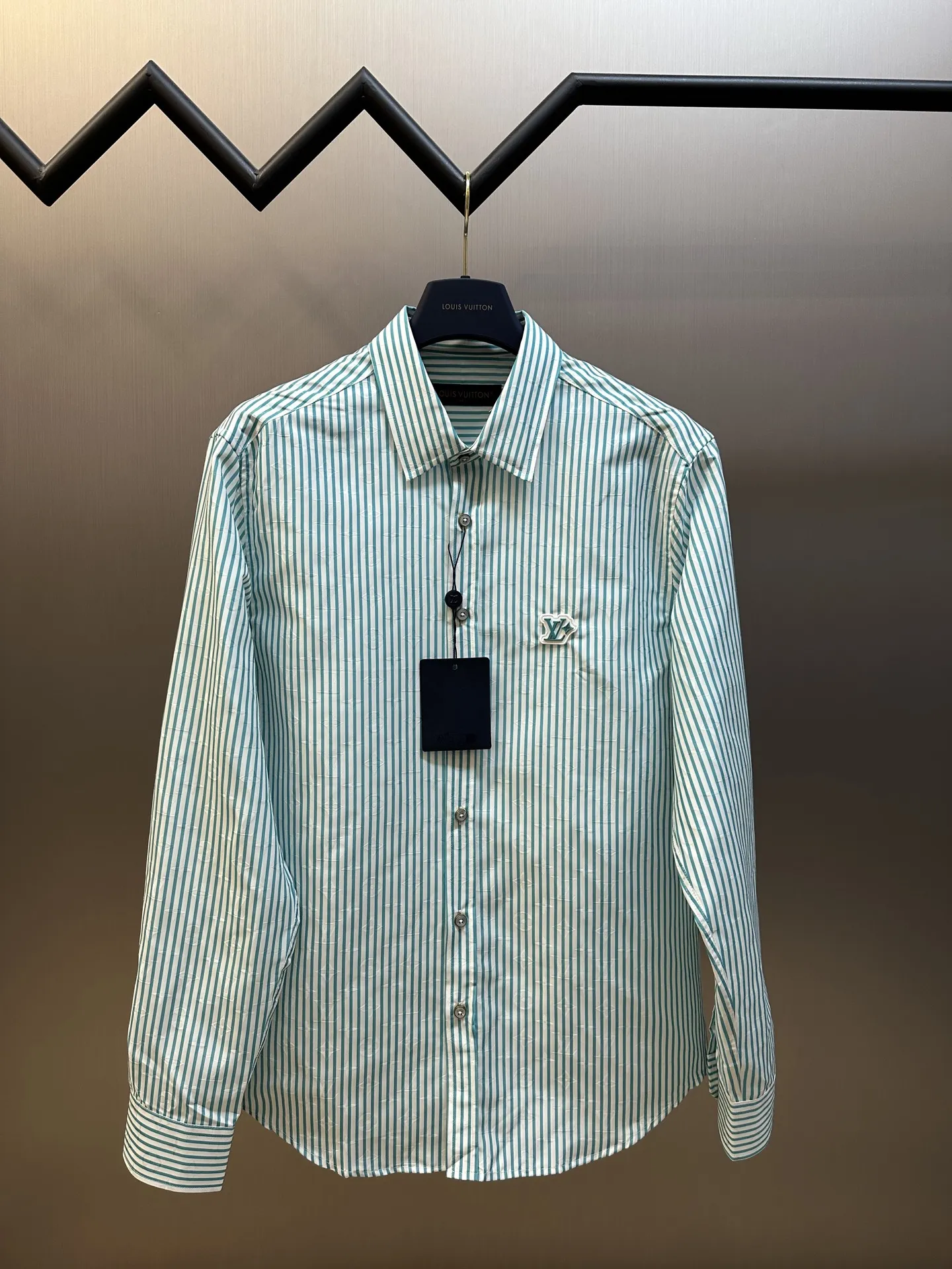 LOUIS VUITTON 新作ブラックオニキスハンドル長袖シャツ