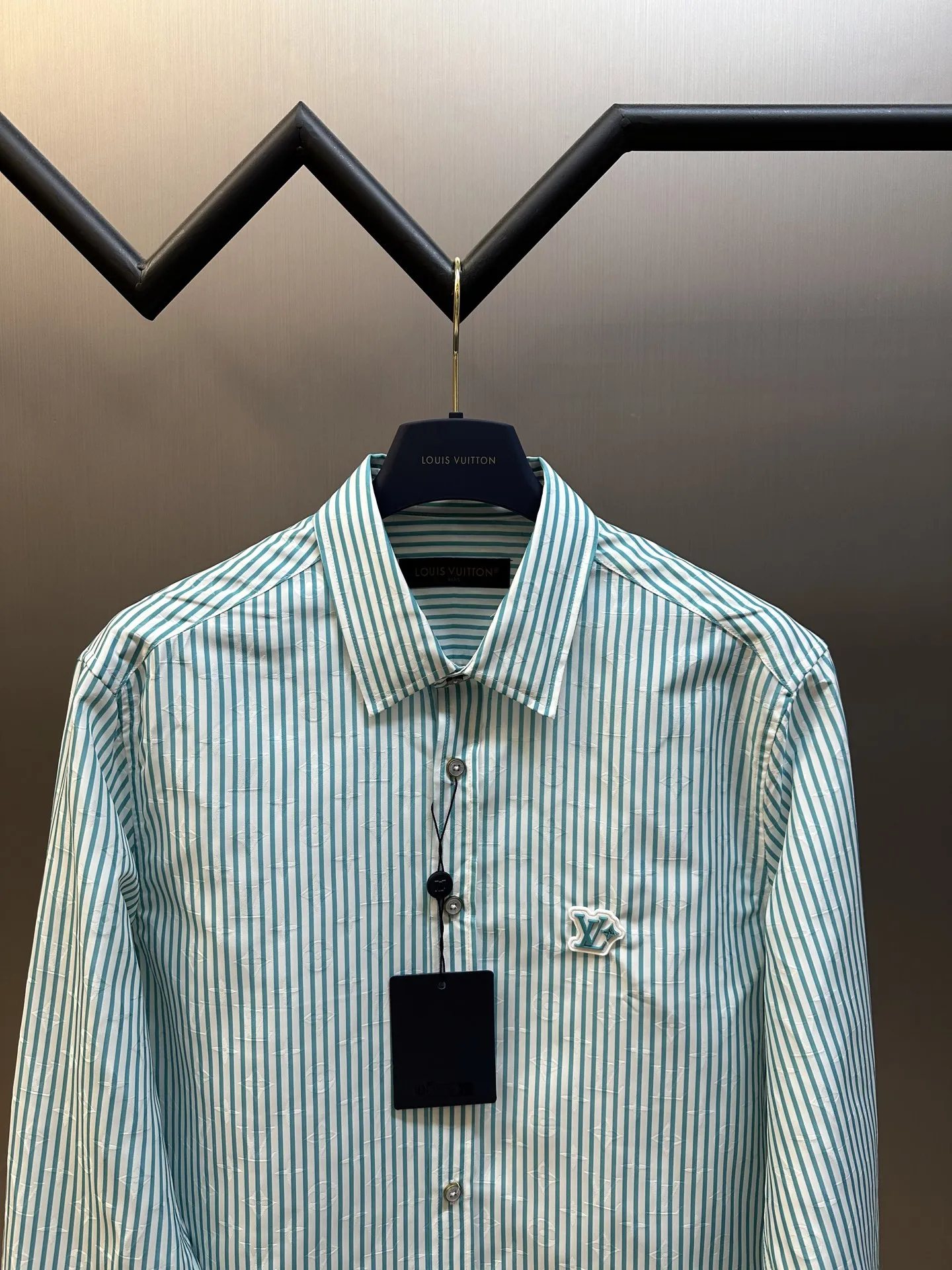 LOUIS VUITTON 新作ブラックオニキスハンドル長袖シャツ - 画像 (3)