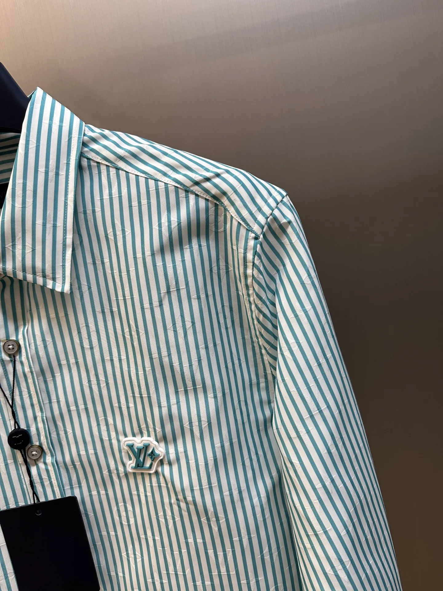 LOUIS VUITTON 新作ブラックオニキスハンドル長袖シャツ - 画像 (4)