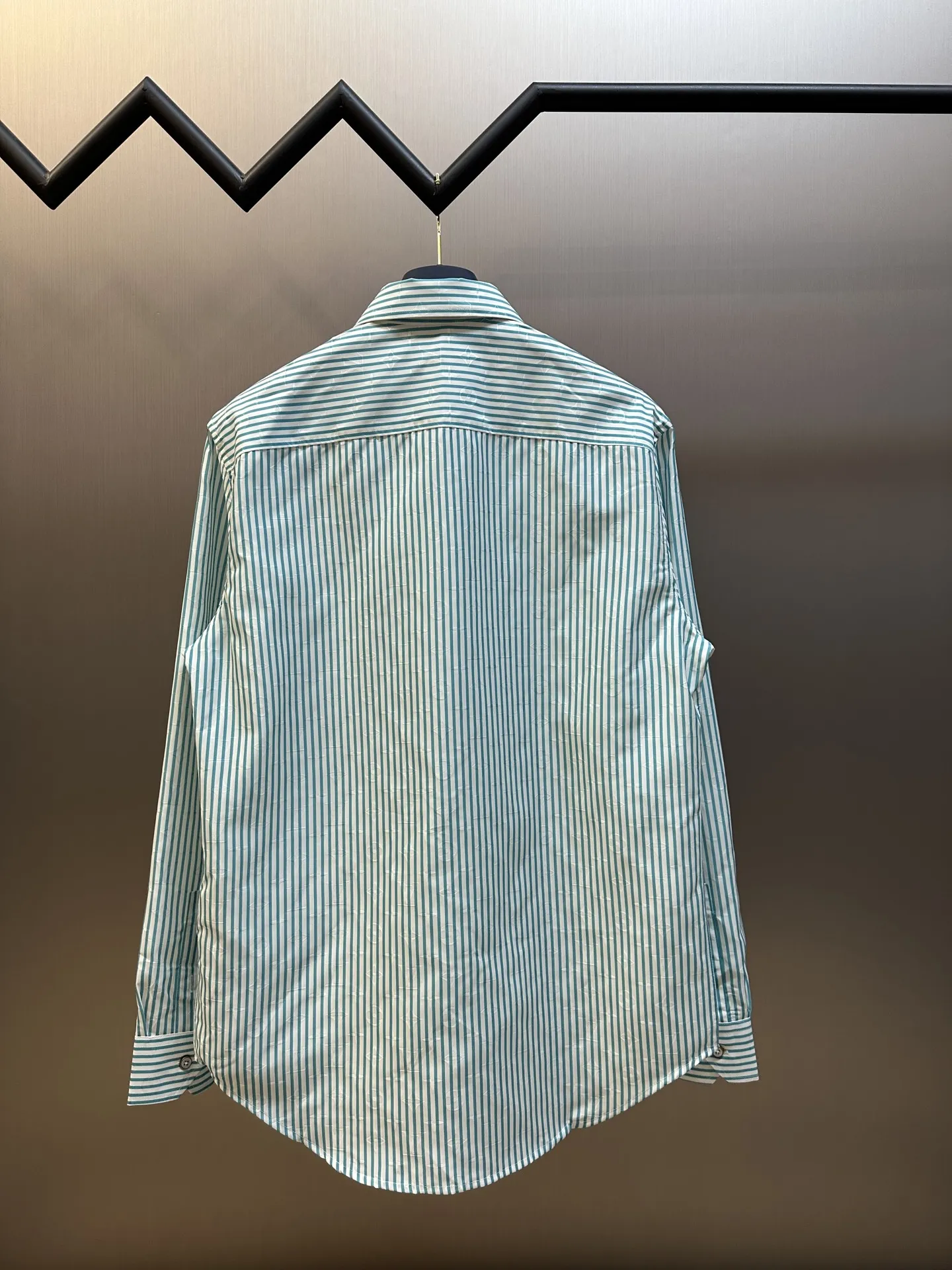 LOUIS VUITTON 新作ブラックオニキスハンドル長袖シャツ - 画像 (5)