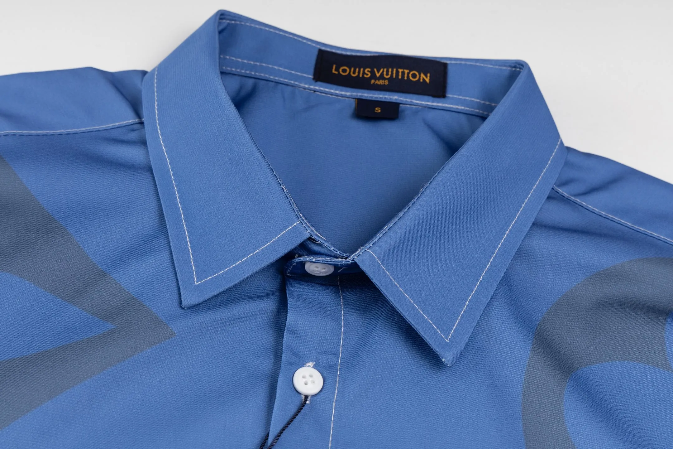 LOUIS VUITTON 新作 青色 黒のチェック柄 シャツ - 画像 (5)