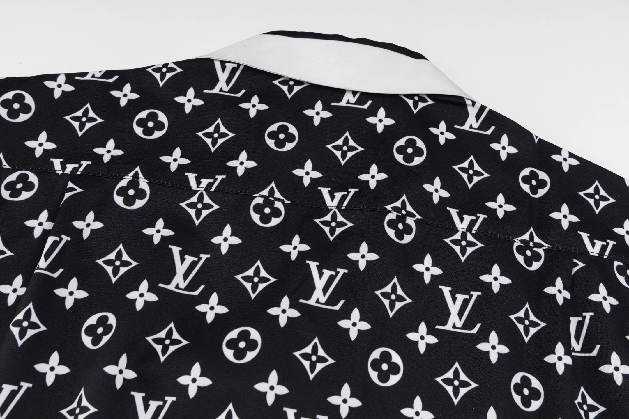 LOUIS VUITTON新作黒のチェック柄シャツ - 画像 (13)