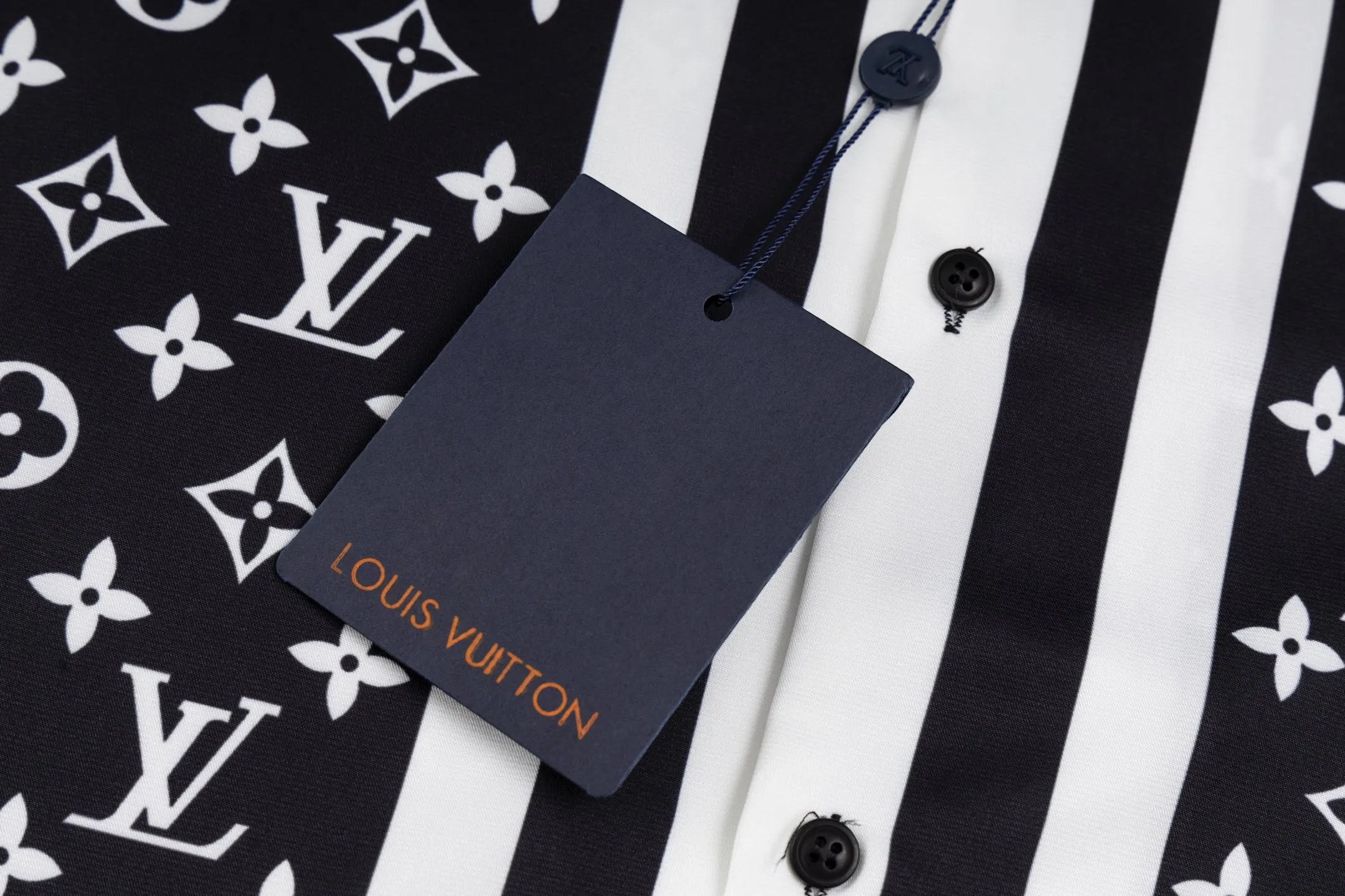 LOUIS VUITTON新作黒のチェック柄シャツ - 画像 (7)