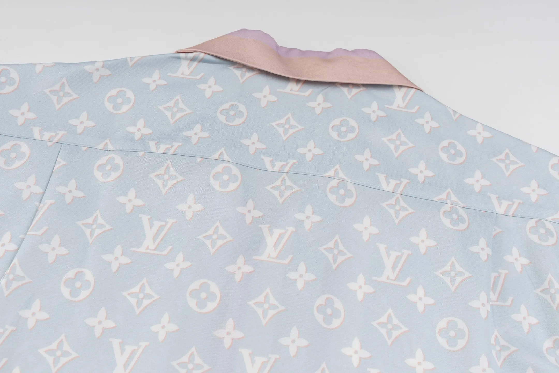 LOUIS VUITTON新作黒プリントシャツ - 画像 (13)