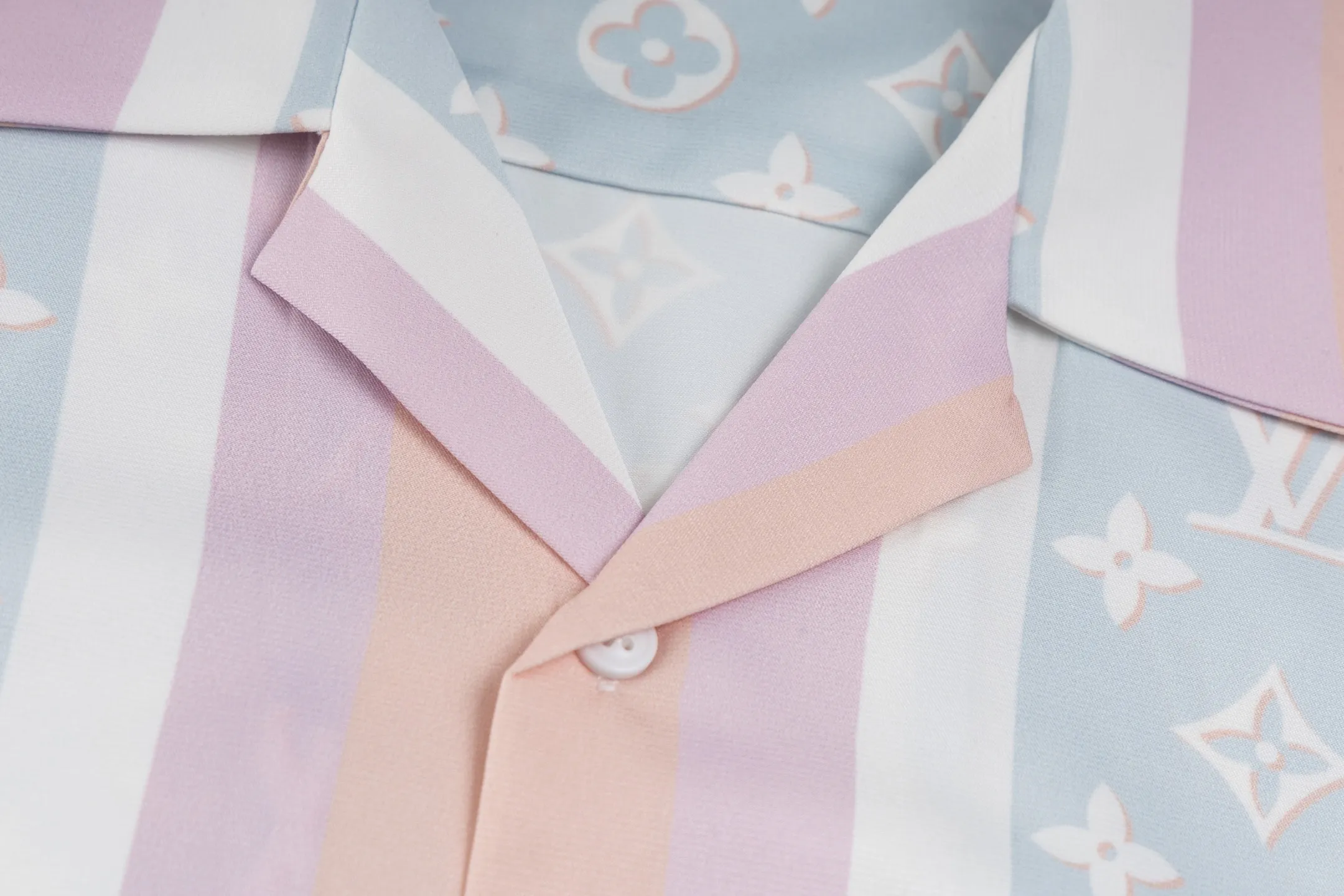 LOUIS VUITTON新作黒プリントシャツ - 画像 (6)