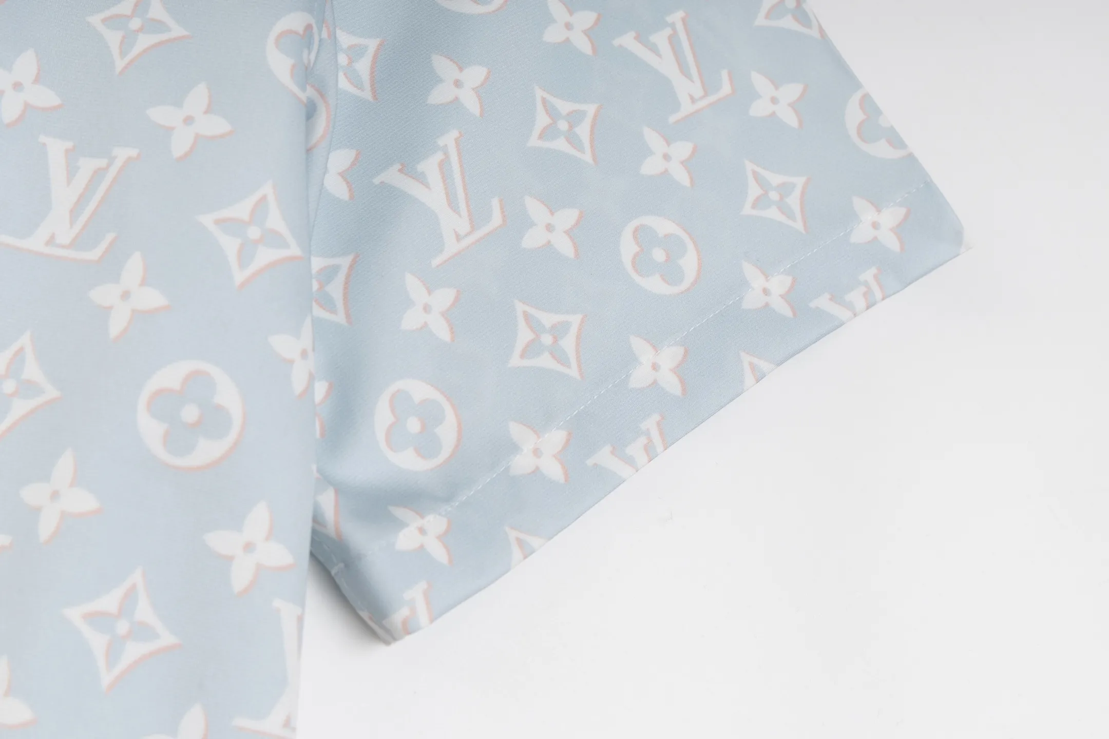 LOUIS VUITTON新作黒プリントシャツ - 画像 (8)