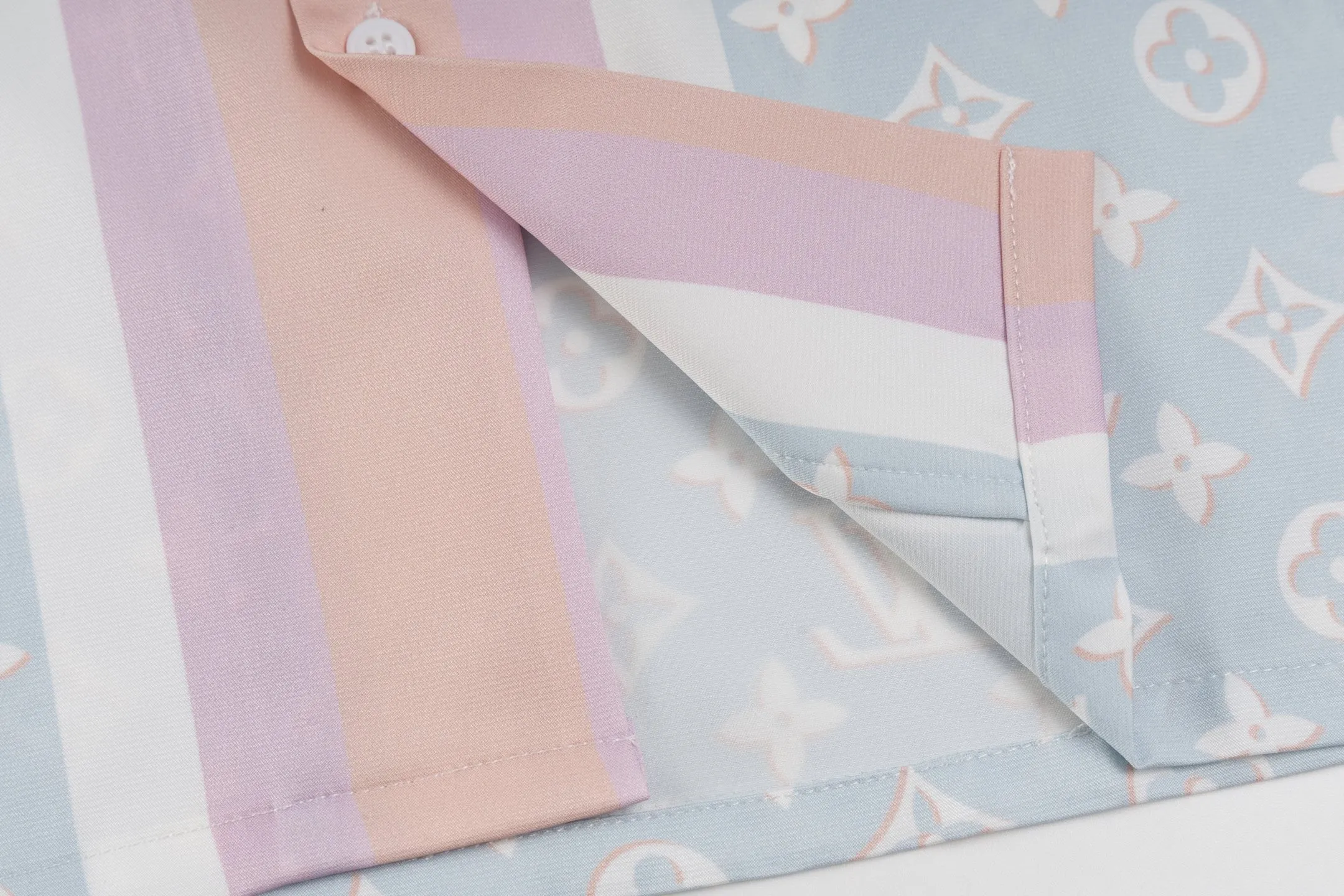 LOUIS VUITTON新作黒プリントシャツ - 画像 (11)