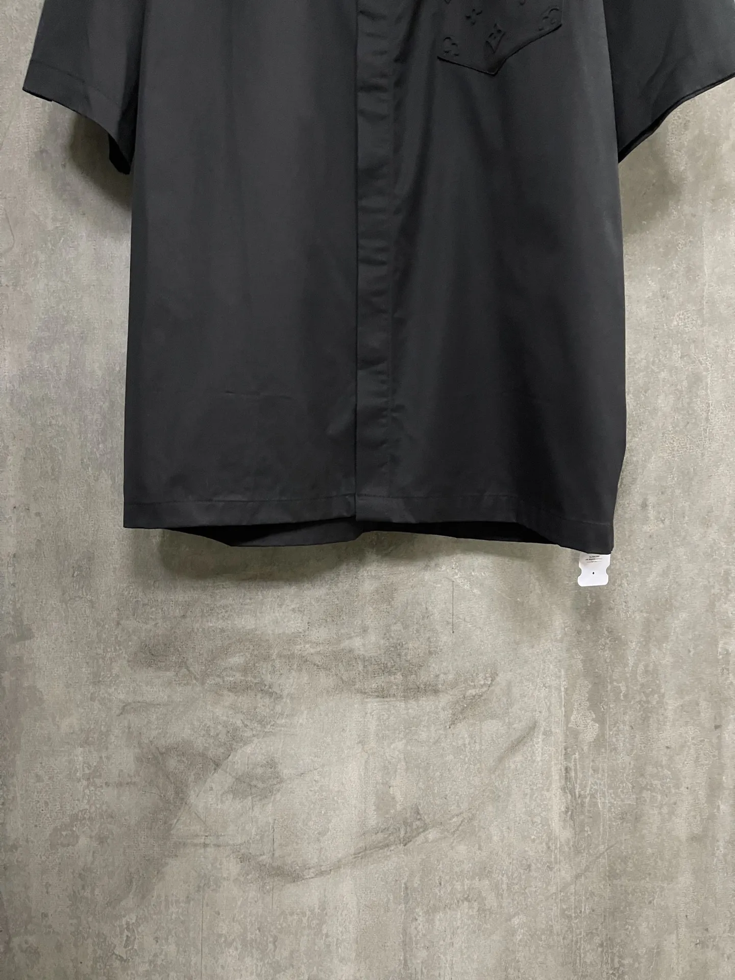 LOUIS VUITTON 新作黒のチェック柄短袖シャツ - 画像 (5)