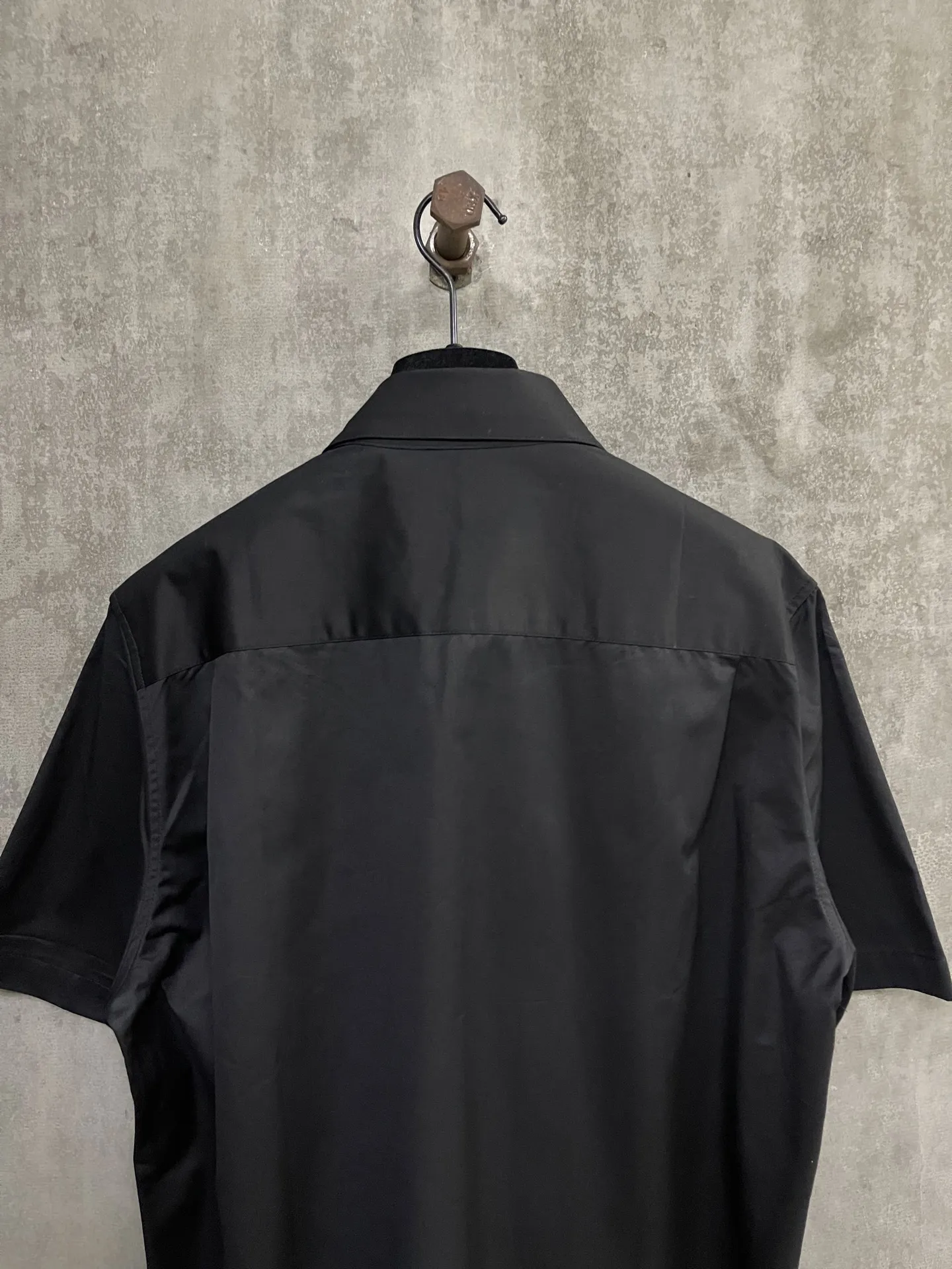 LOUIS VUITTON 新作黒のチェック柄短袖シャツ - 画像 (6)