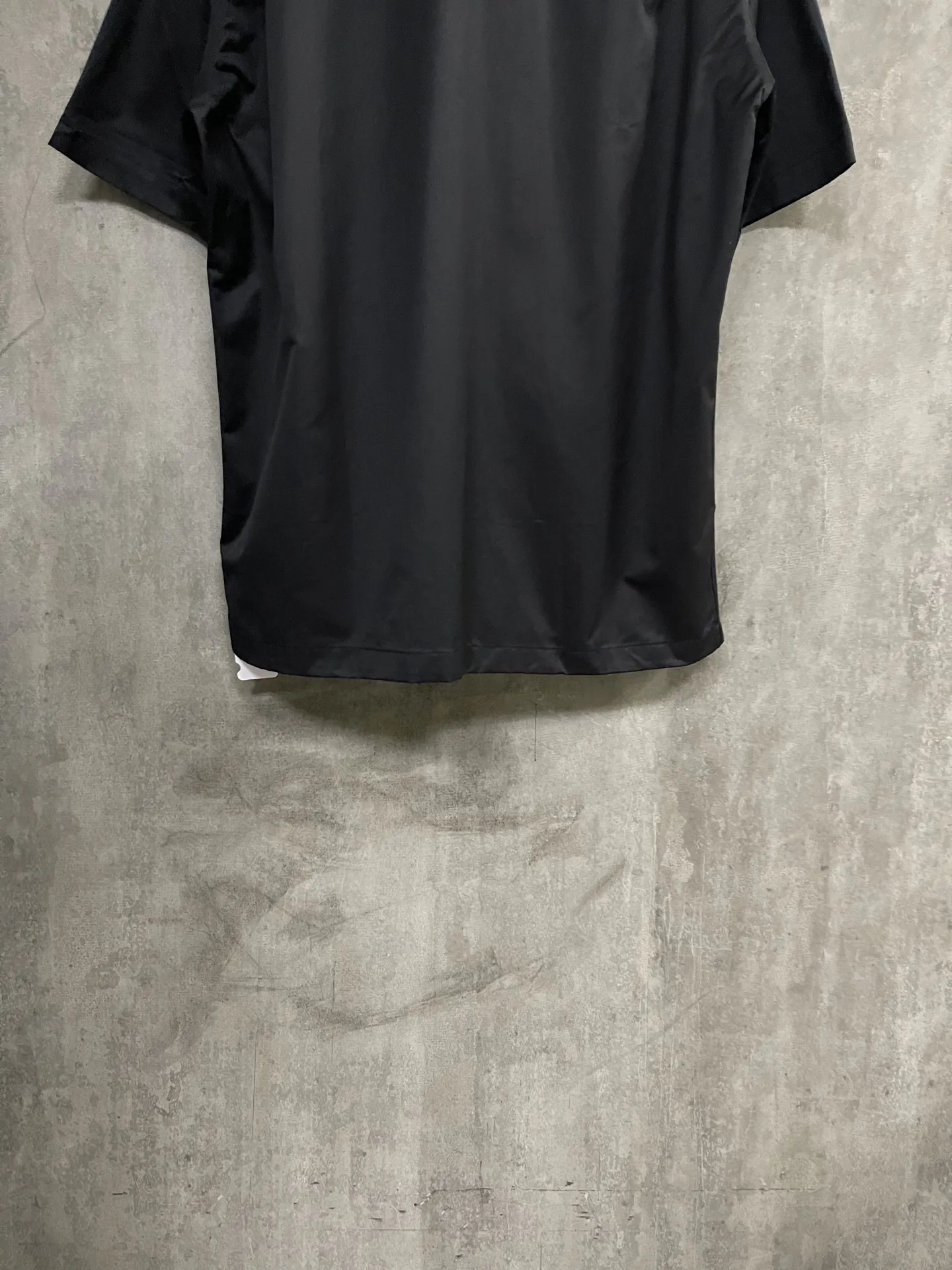 LOUIS VUITTON 新作黒のチェック柄短袖シャツ - 画像 (7)