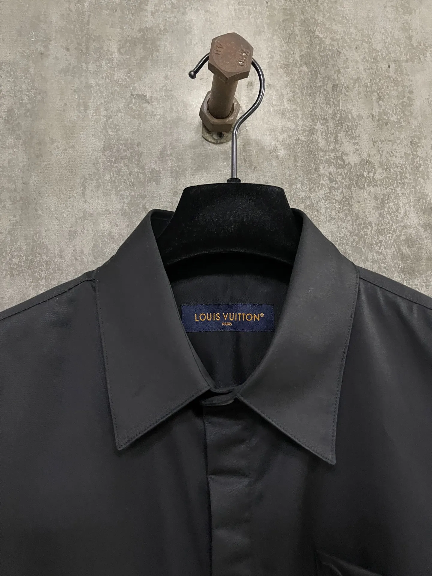 LOUIS VUITTON 新作黒のチェック柄短袖シャツ - 画像 (8)