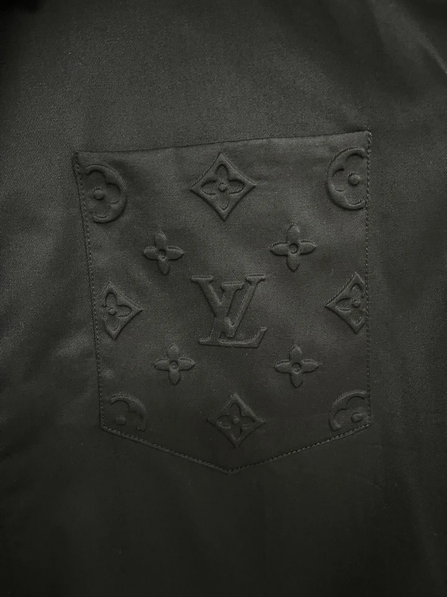 LOUIS VUITTON 新作黒のチェック柄短袖シャツ - 画像 (9)