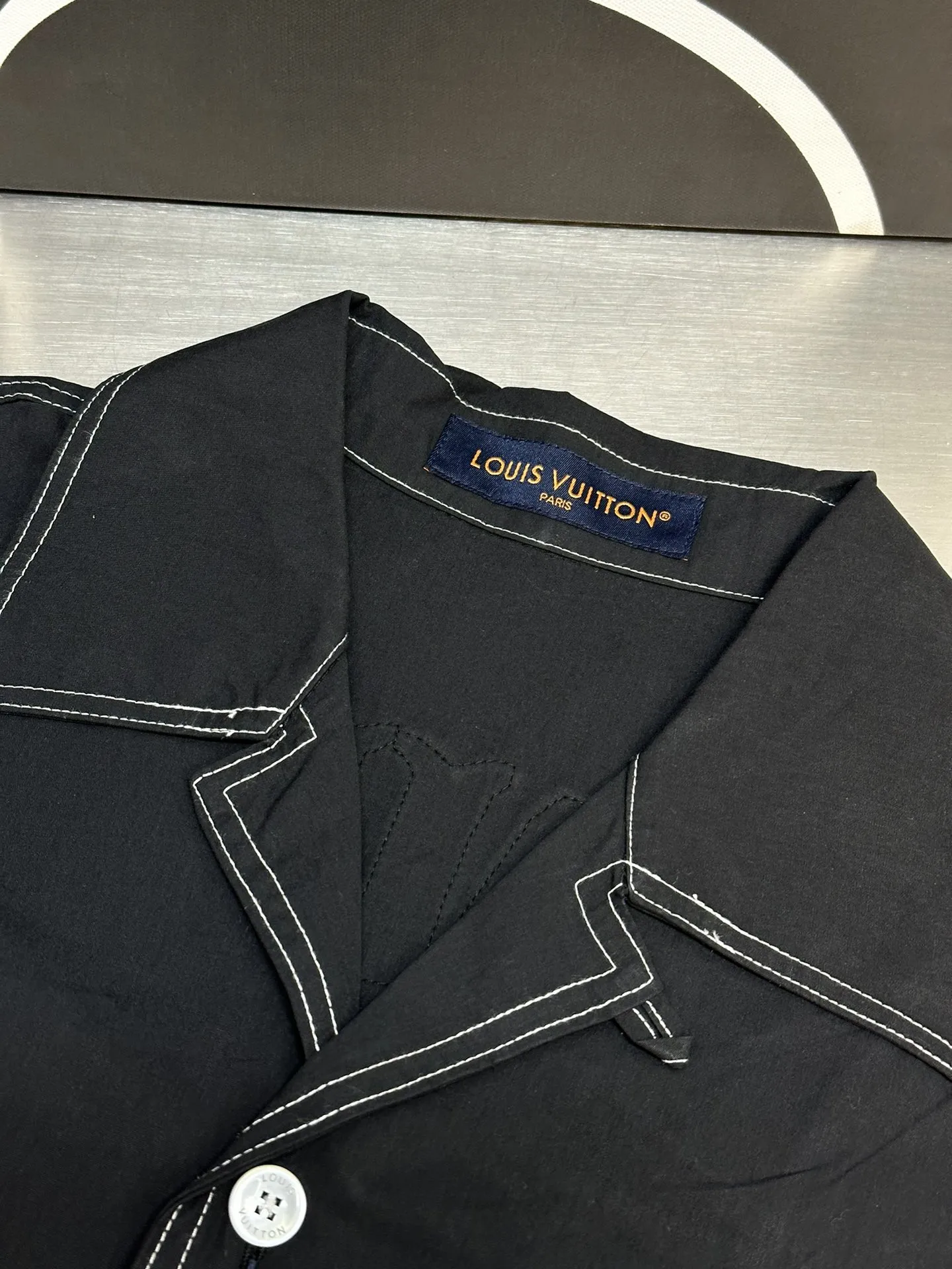 Louis Vuitton スノーフレークベルベットパッチシャツ ニューブラックシャツ - 画像 (6)