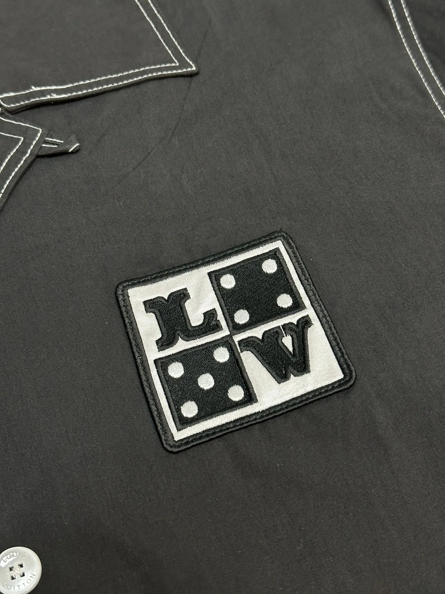 Louis Vuitton スノーフレークベルベットパッチシャツ ニューブラックシャツ - 画像 (7)