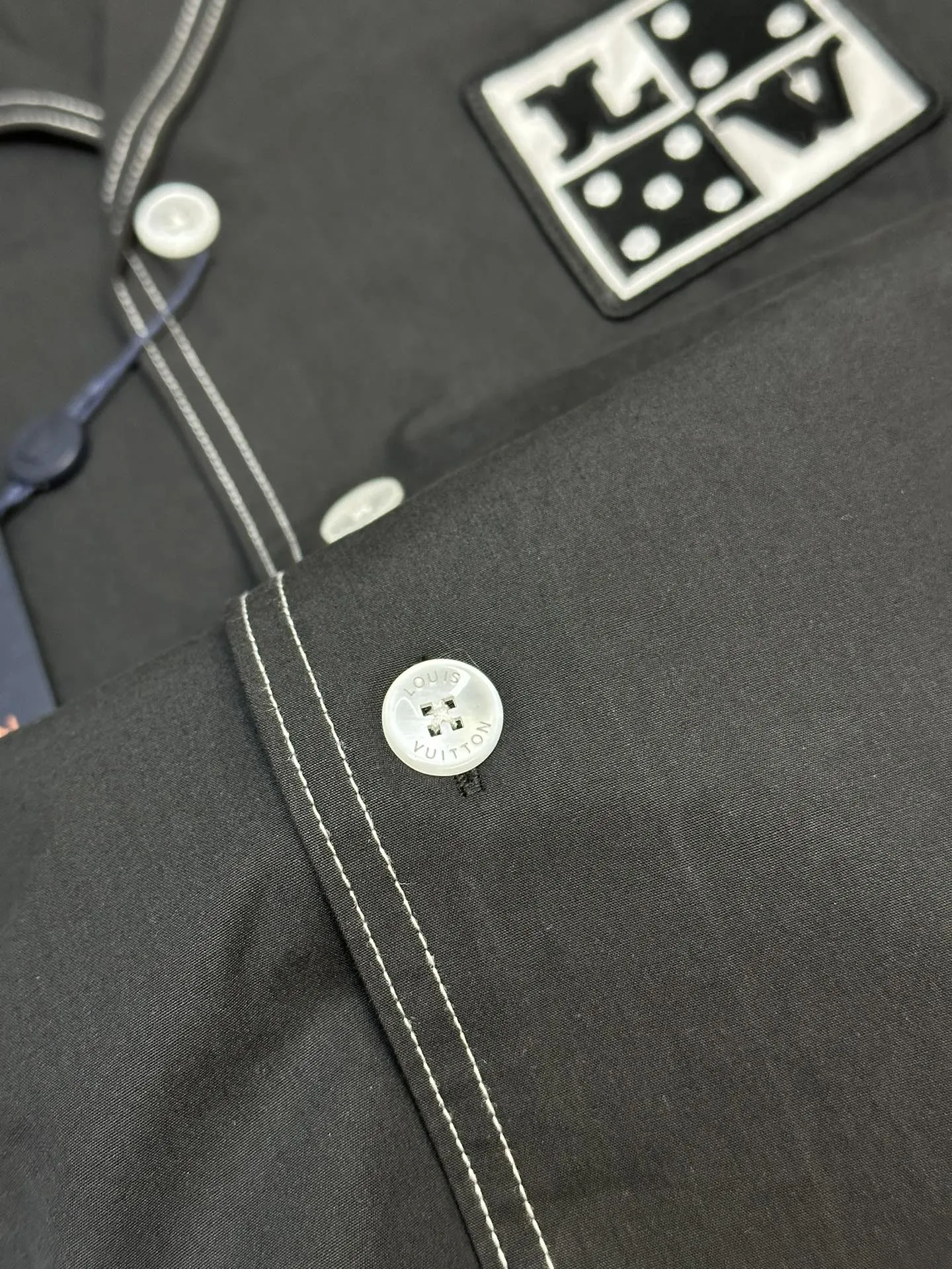 Louis Vuitton スノーフレークベルベットパッチシャツ ニューブラックシャツ - 画像 (8)