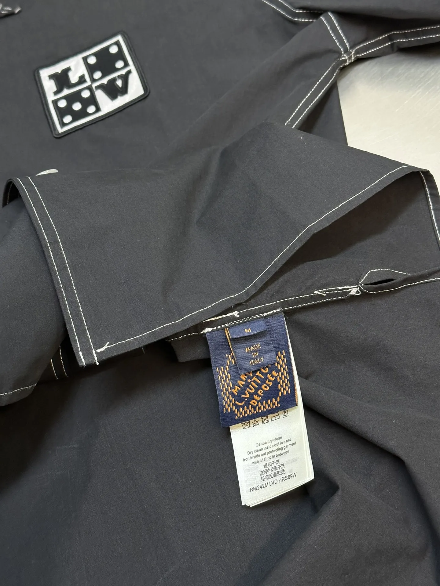 Louis Vuitton スノーフレークベルベットパッチシャツ ニューブラックシャツ - 画像 (9)