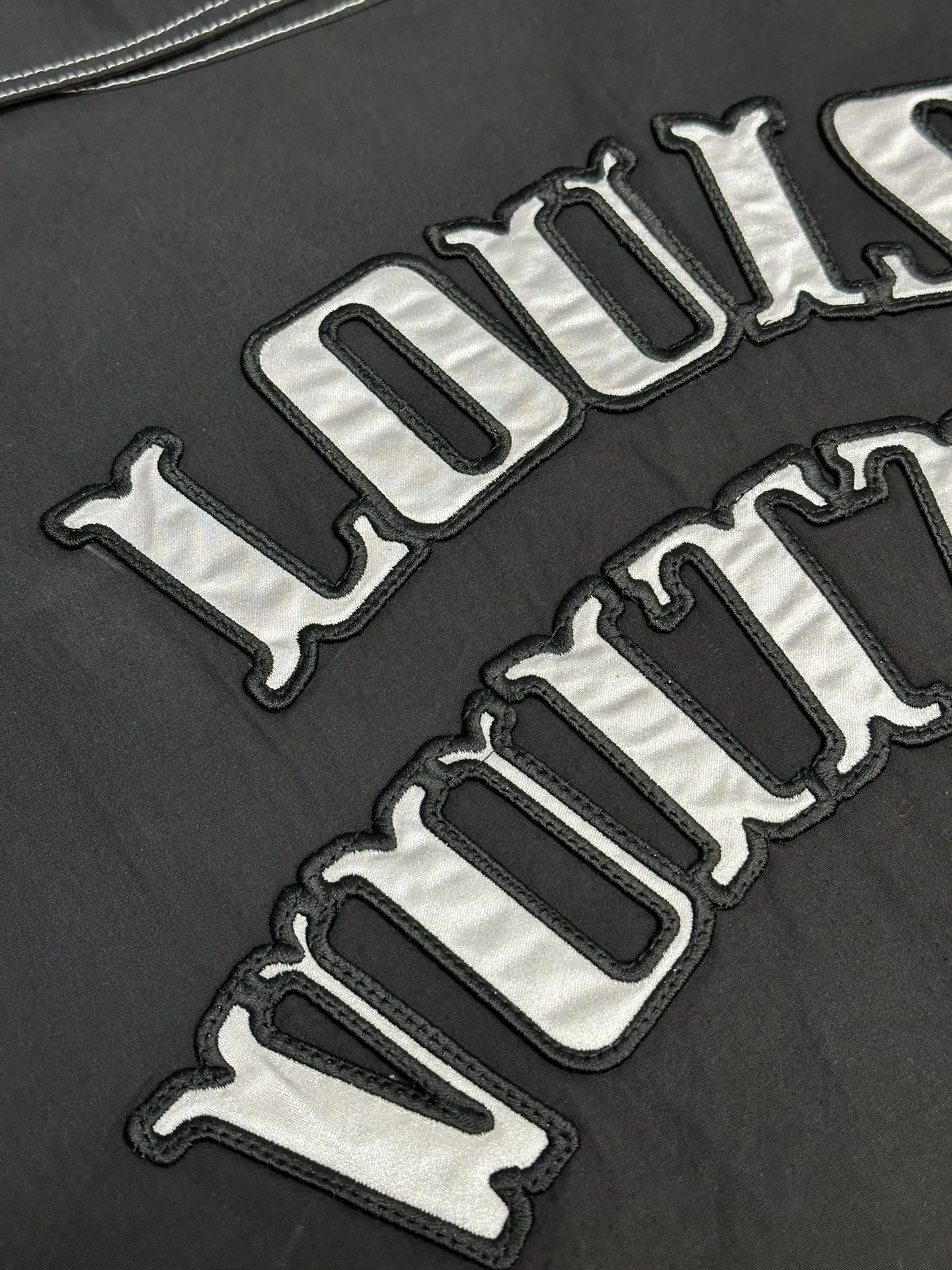 Louis Vuitton スノーフレークベルベットパッチシャツ ニューブラックシャツ - 画像 (10)