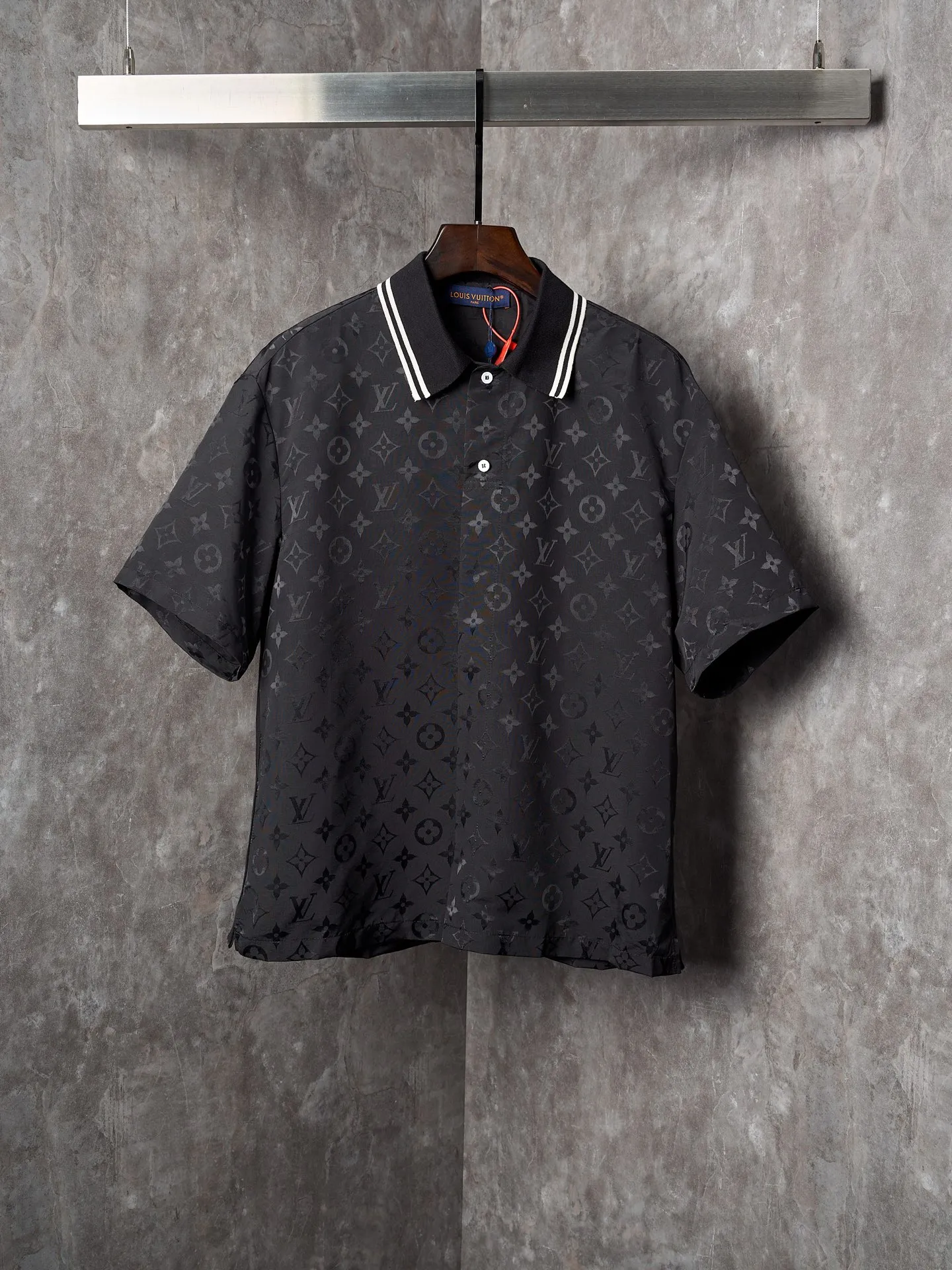 Louis Vuitton 新作黒のチェック柄シャツ