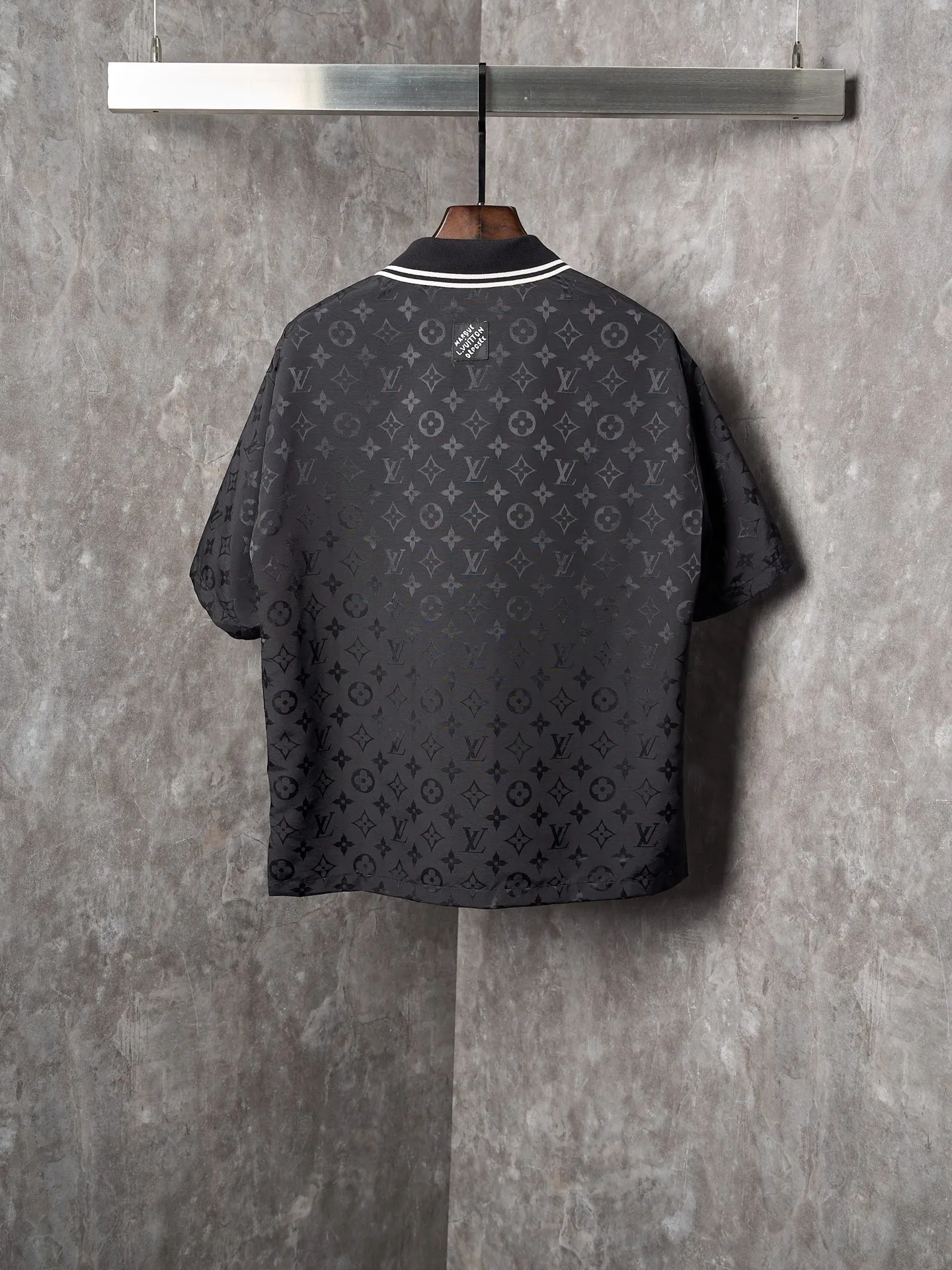 Louis Vuitton 新作黒のチェック柄シャツ - 画像 (3)