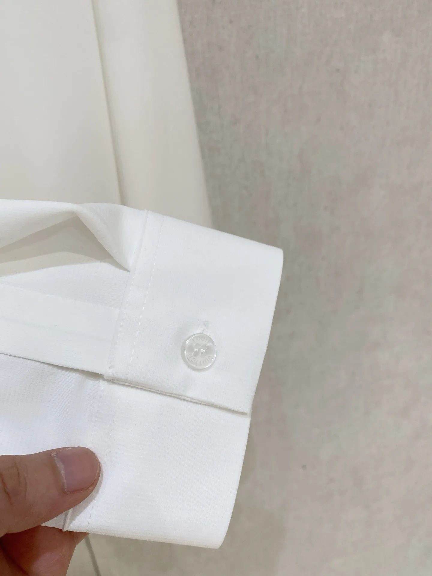 ルイヴィトン 白 新作ポロ襟長袖シャツ - 画像 (8)