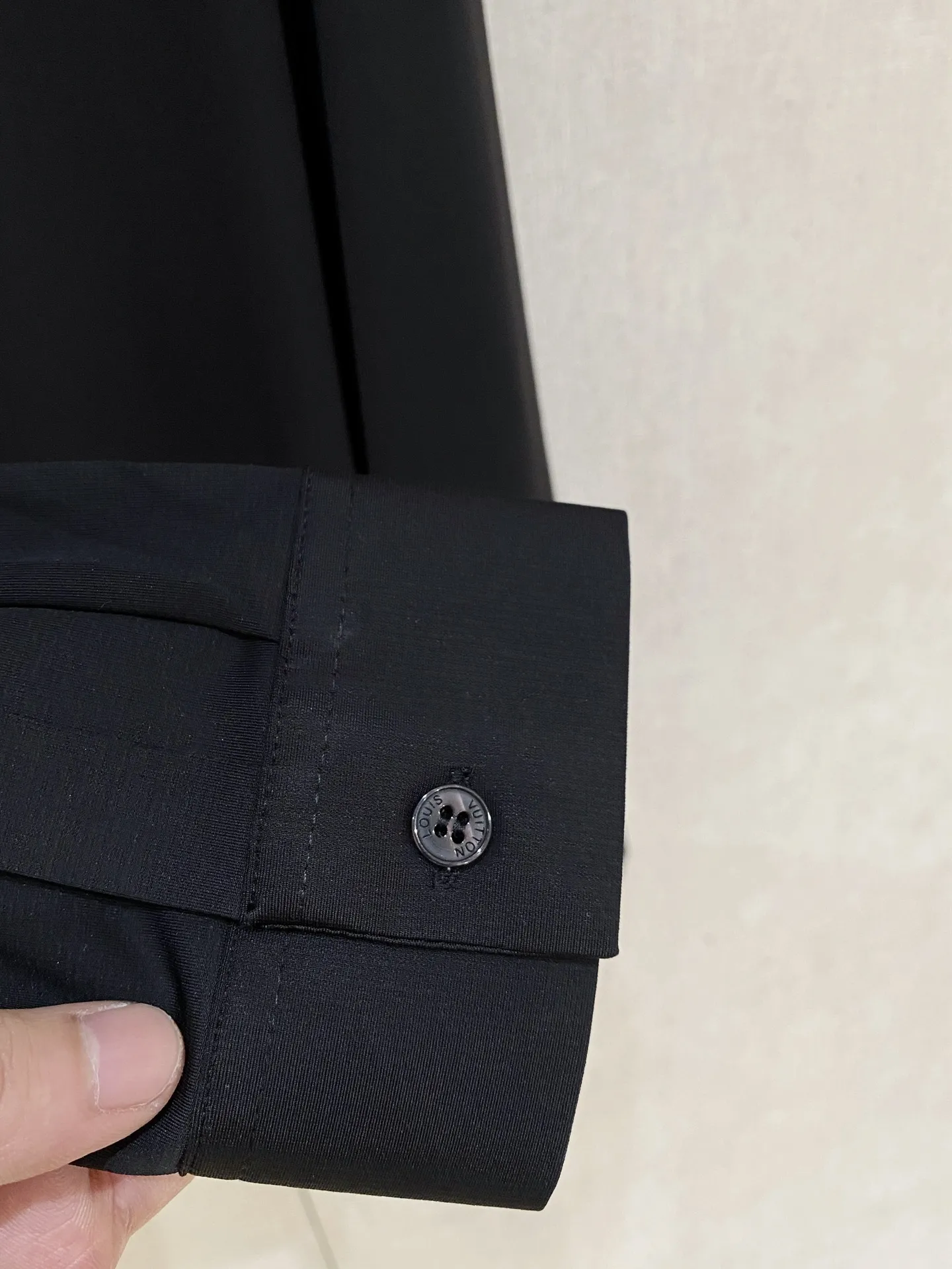 ルイヴィトン新作黒ポロ襟長袖シャツ - 画像 (7)