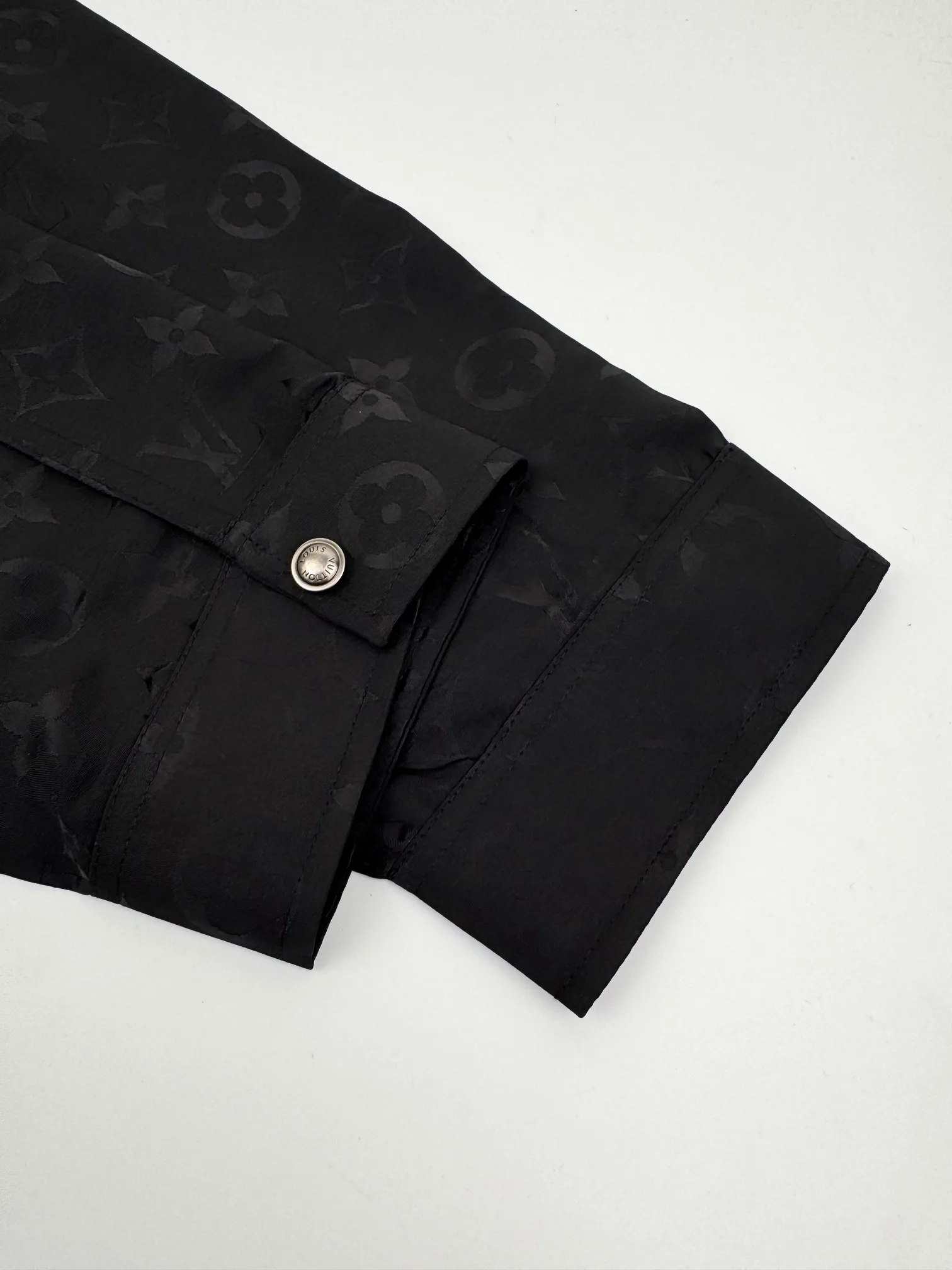 LOUIS VUITTON 新しいブラックのウェーブジャカードジャケットシャツ - 画像 (8)