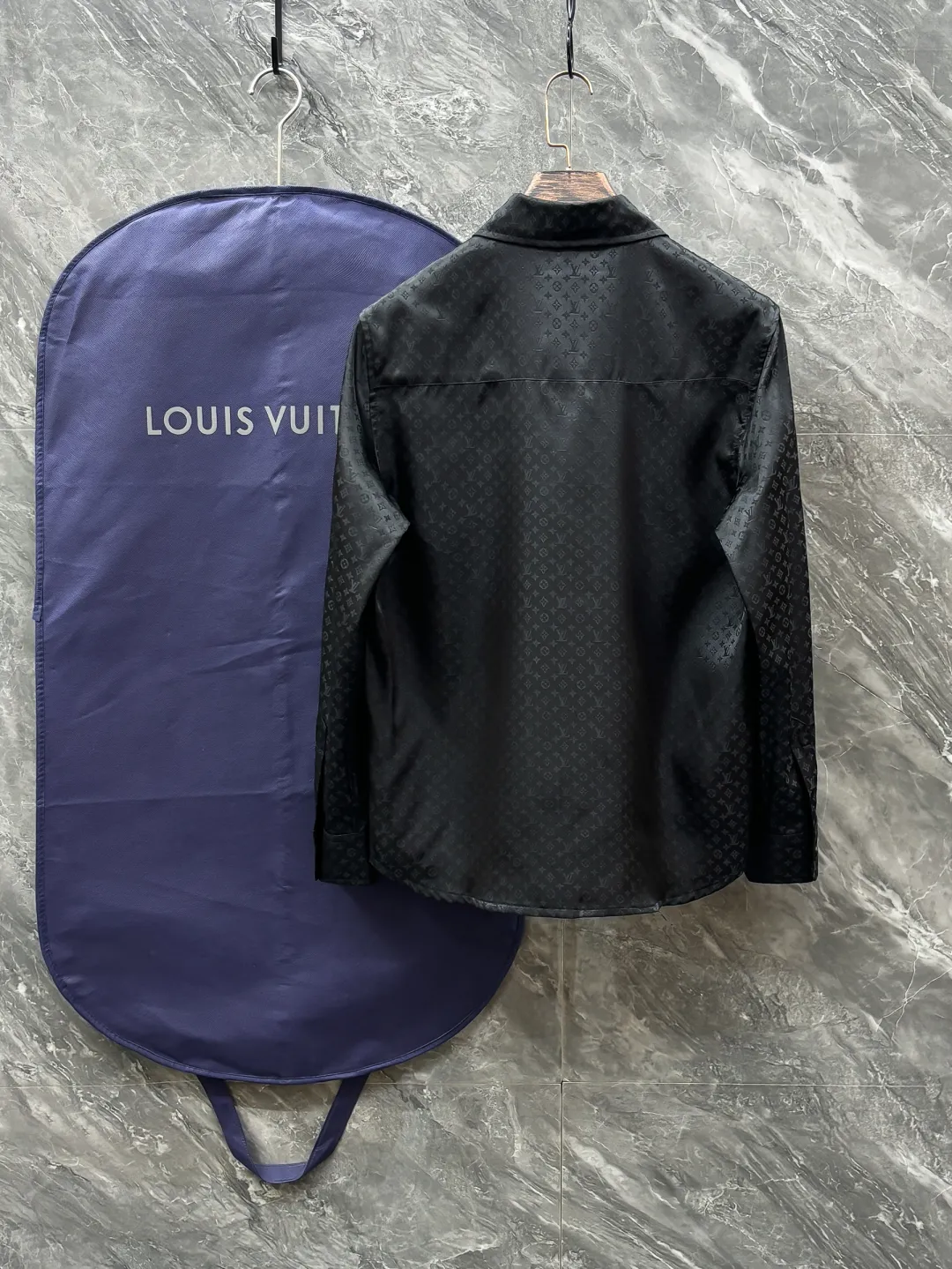 LOUIS VUITTON 新作黒の長袖シャツ - 画像 (3)