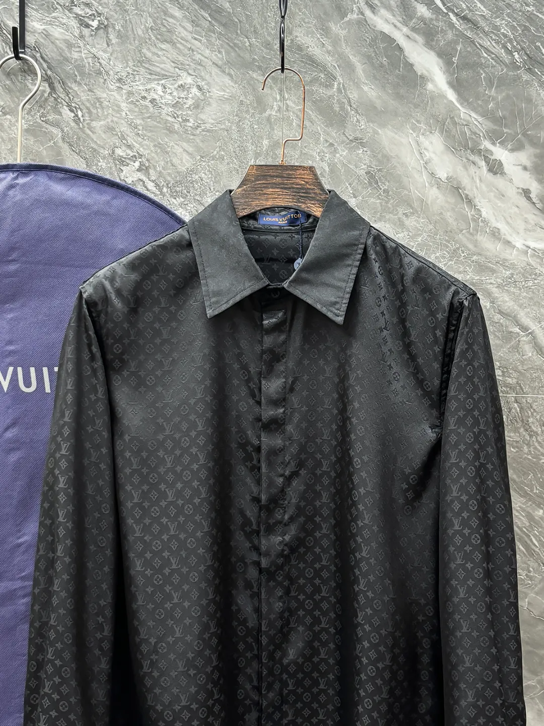 LOUIS VUITTON 新作黒の長袖シャツ - 画像 (4)