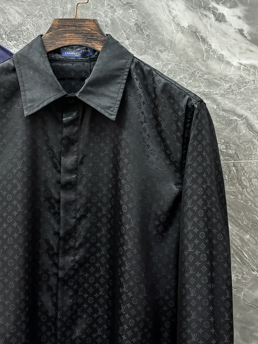 LOUIS VUITTON 新作黒の長袖シャツ - 画像 (6)