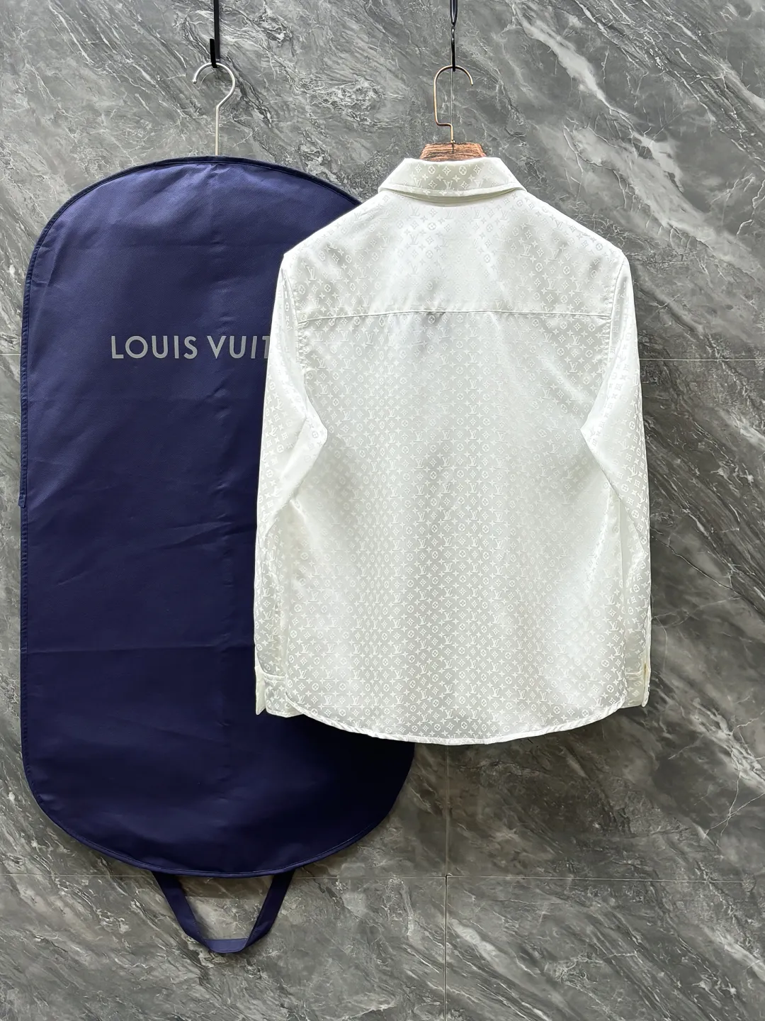 LOUIS VUITTON 新作 白 黒のチェック柄シャツ - 画像 (3)