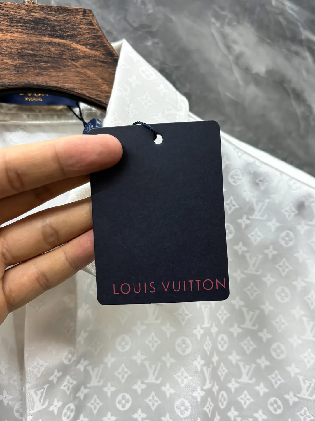 LOUIS VUITTON 新作 白 黒のチェック柄シャツ - 画像 (12)