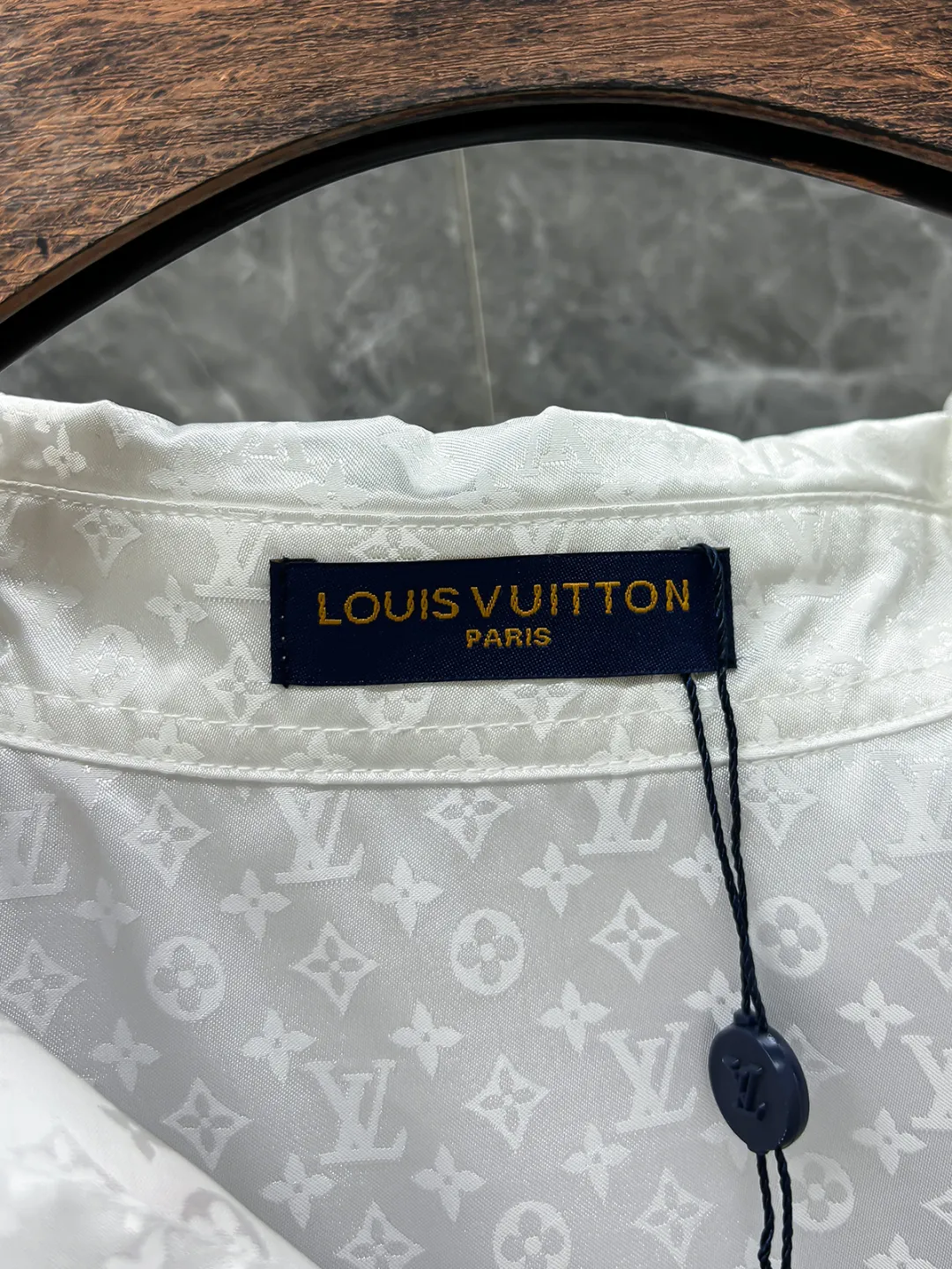 LOUIS VUITTON 新作 白 黒のチェック柄シャツ - 画像 (13)