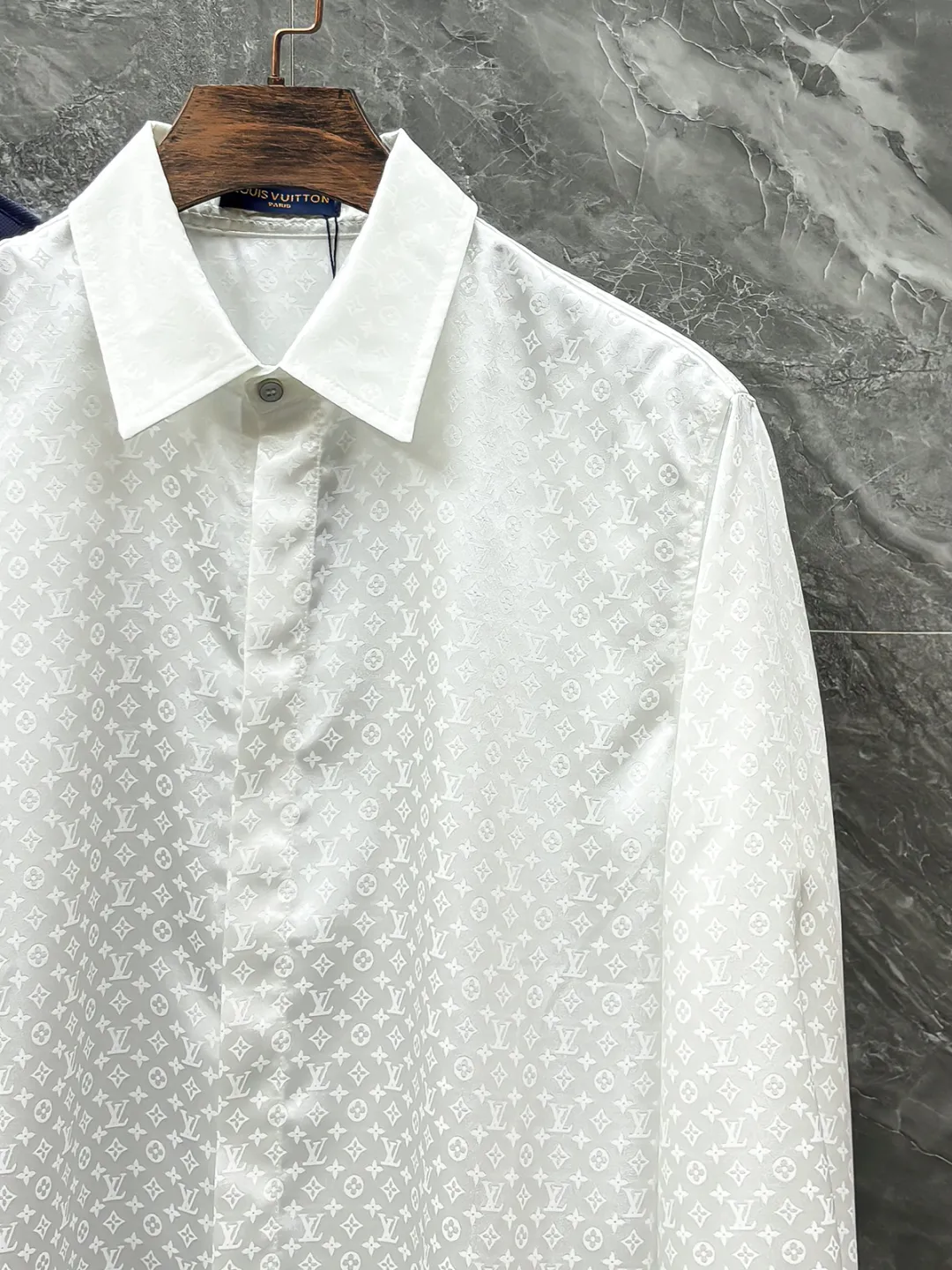 LOUIS VUITTON 新作 白 黒のチェック柄シャツ - 画像 (4)