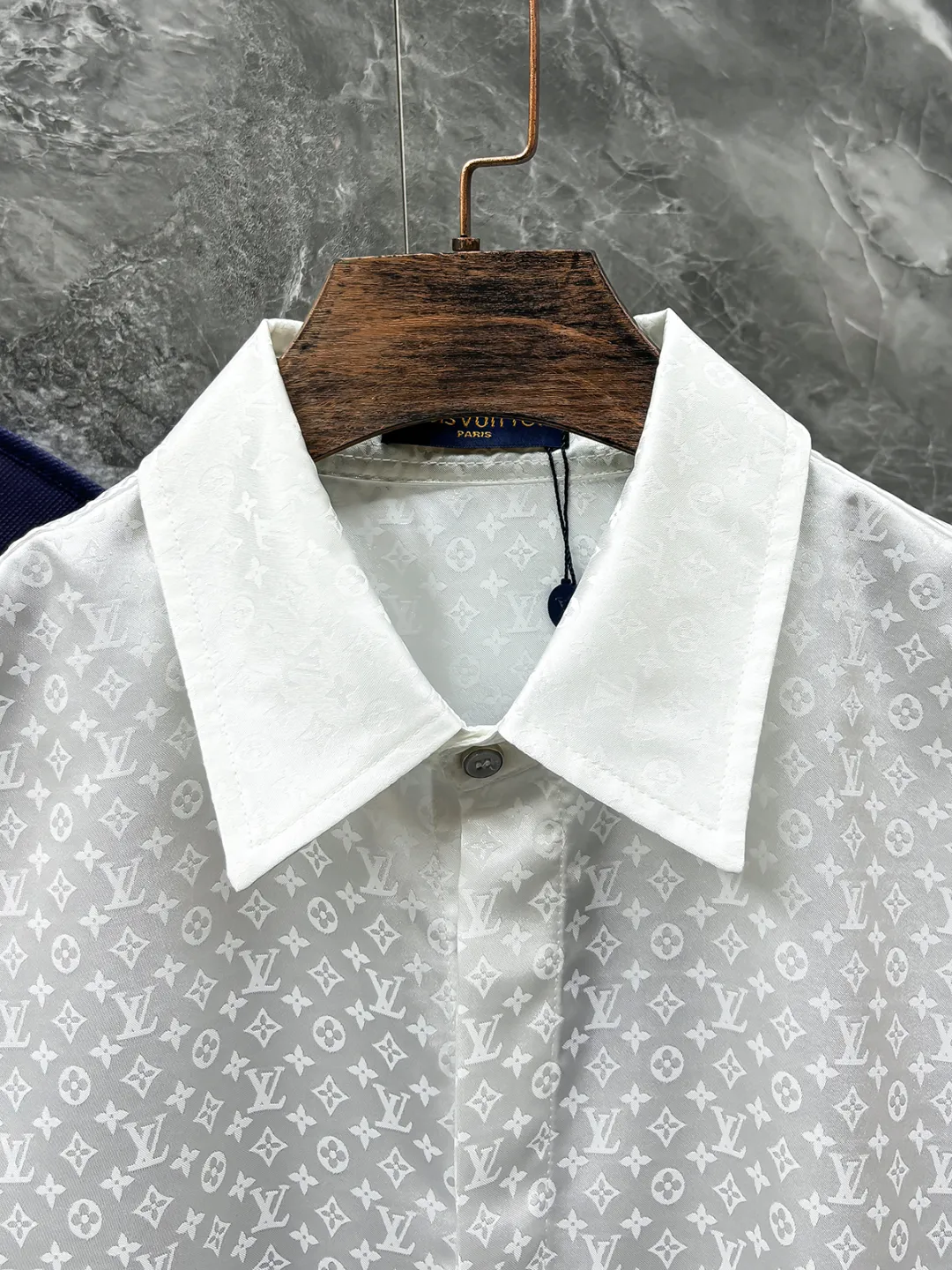 LOUIS VUITTON 新作 白 黒のチェック柄シャツ - 画像 (6)