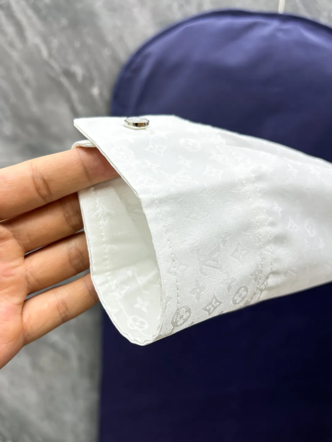 LOUIS VUITTON 新作 白 黒のチェック柄シャツ - 画像 (9)