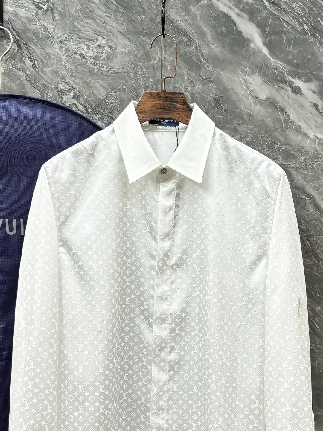 LOUIS VUITTON 新作 白 黒のチェック柄シャツ - 画像 (11)