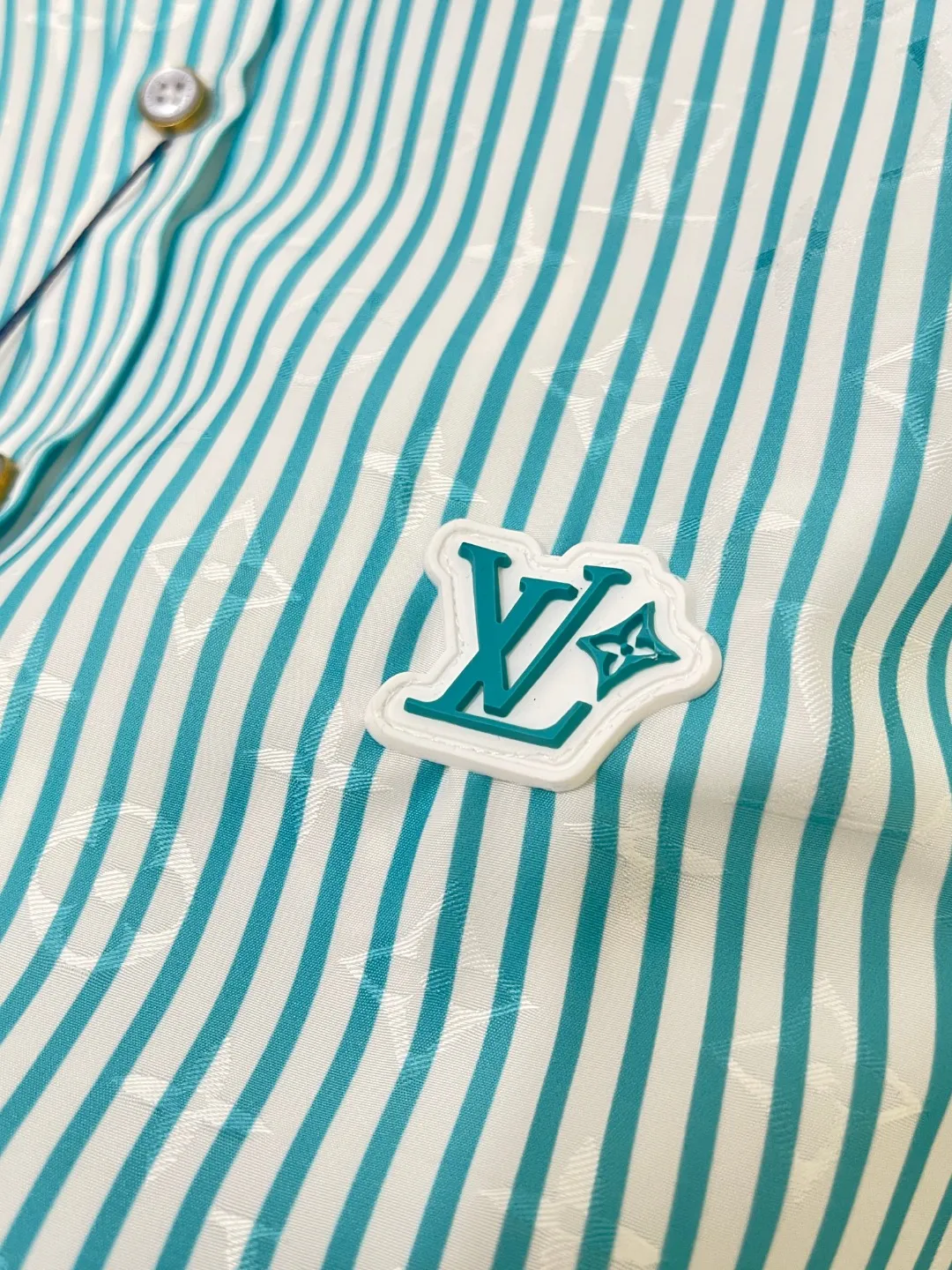 LOUIS VUITTON新作ブラックロゴストライプシャツ - 画像 (5)