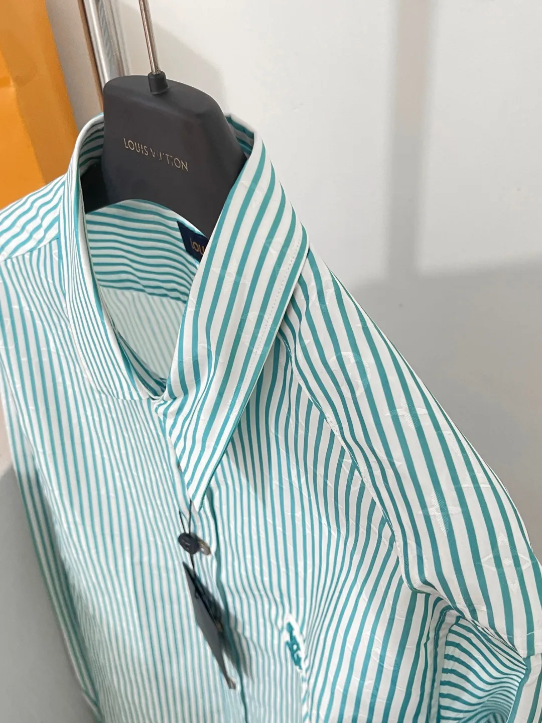 LOUIS VUITTON新作ブラックロゴストライプシャツ - 画像 (9)