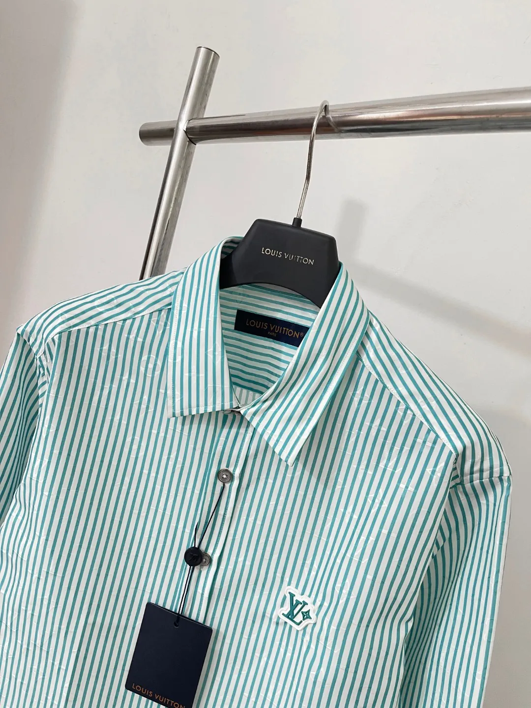 LOUIS VUITTON新作ブラックロゴストライプシャツ - 画像 (10)