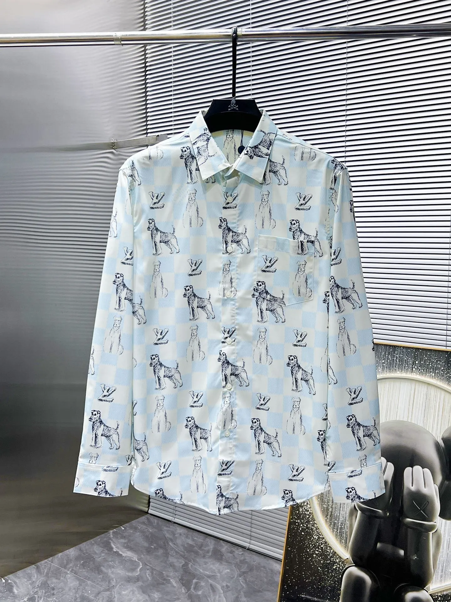 ルイヴィトン 新作 黒のチェック柄 長袖シャツ