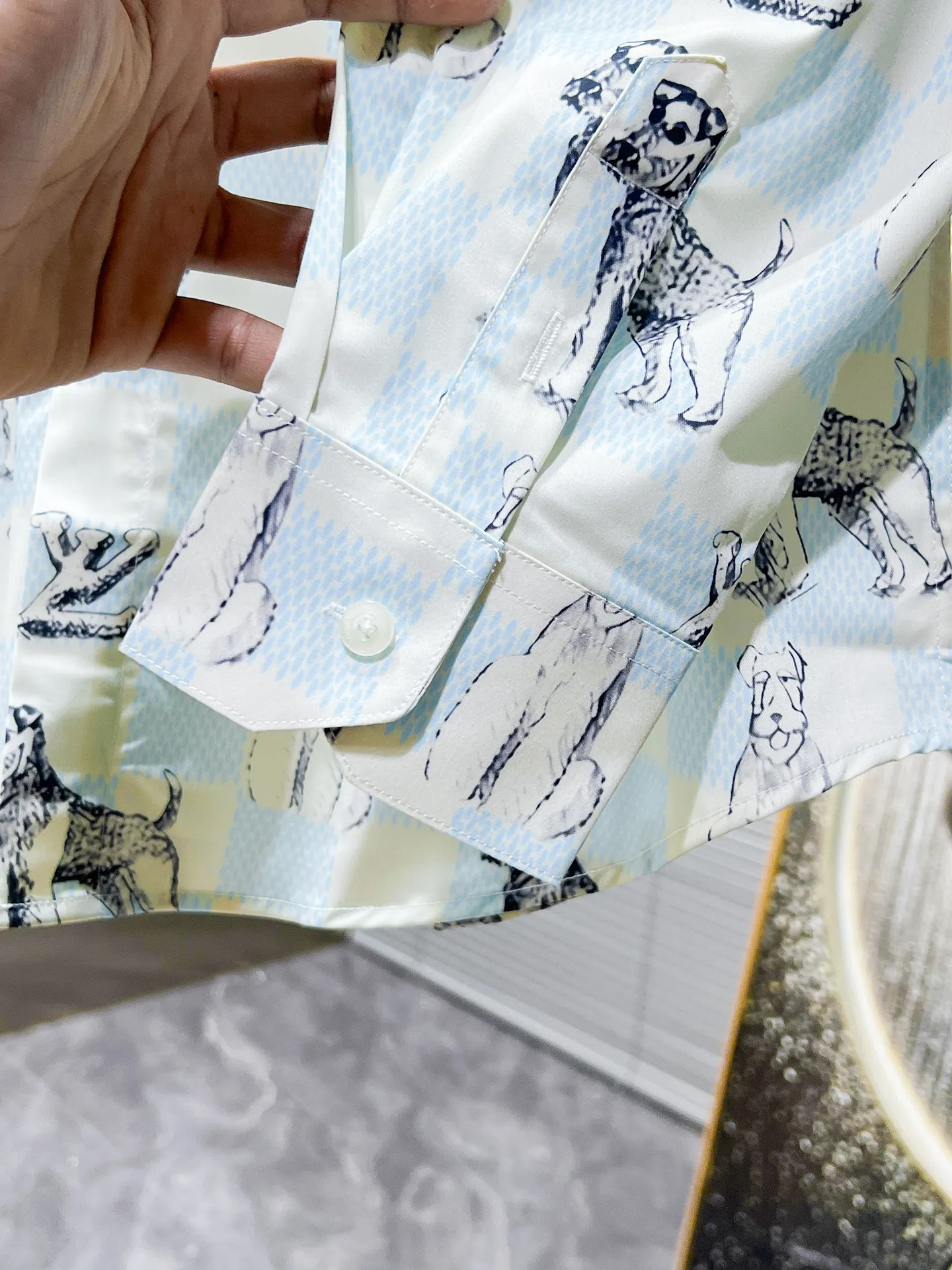 ルイヴィトン 新作 黒のチェック柄 長袖シャツ - 画像 (10)