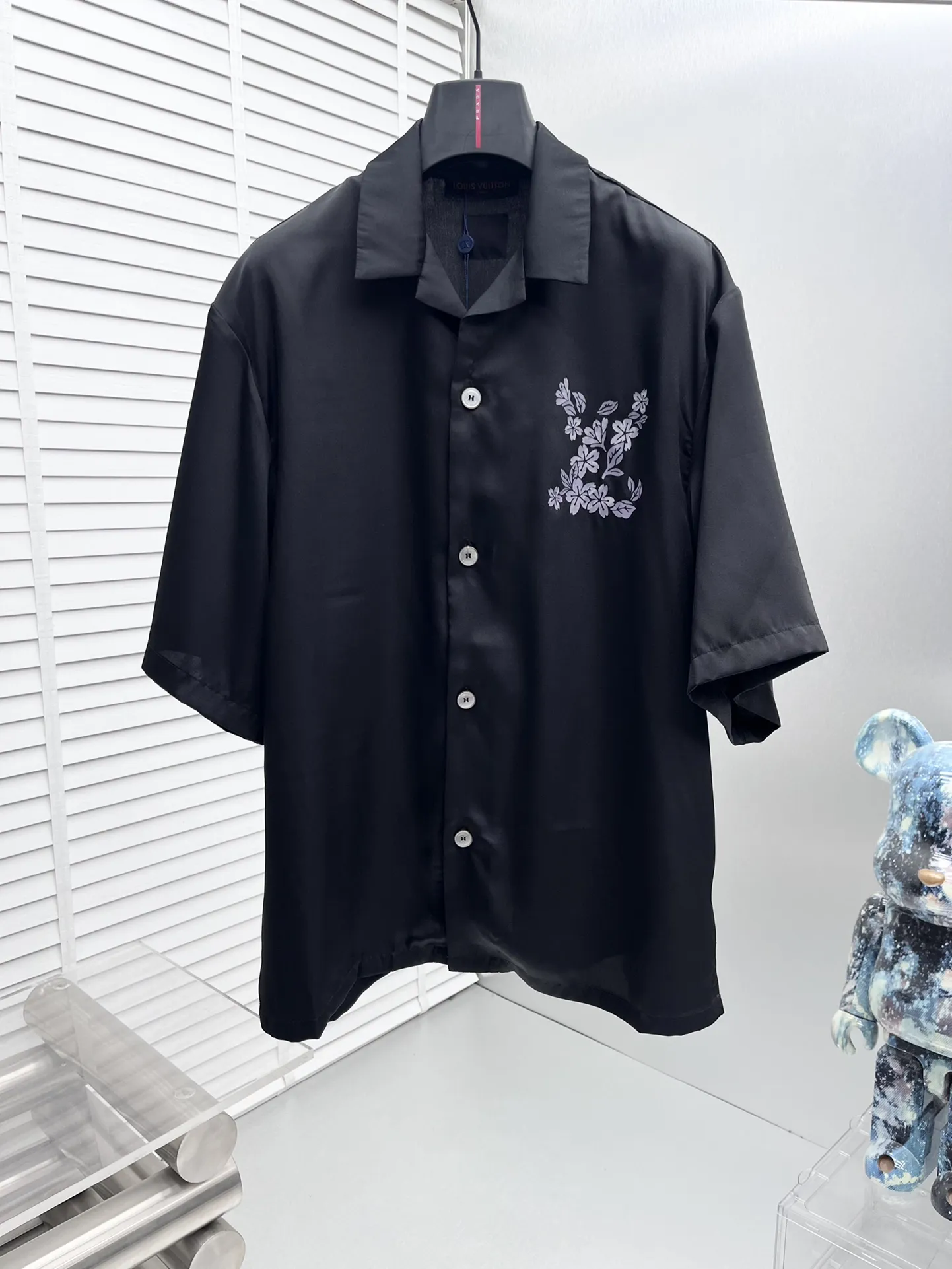 LOUIS VUITTON 新作黒のチェック柄短袖シャツ