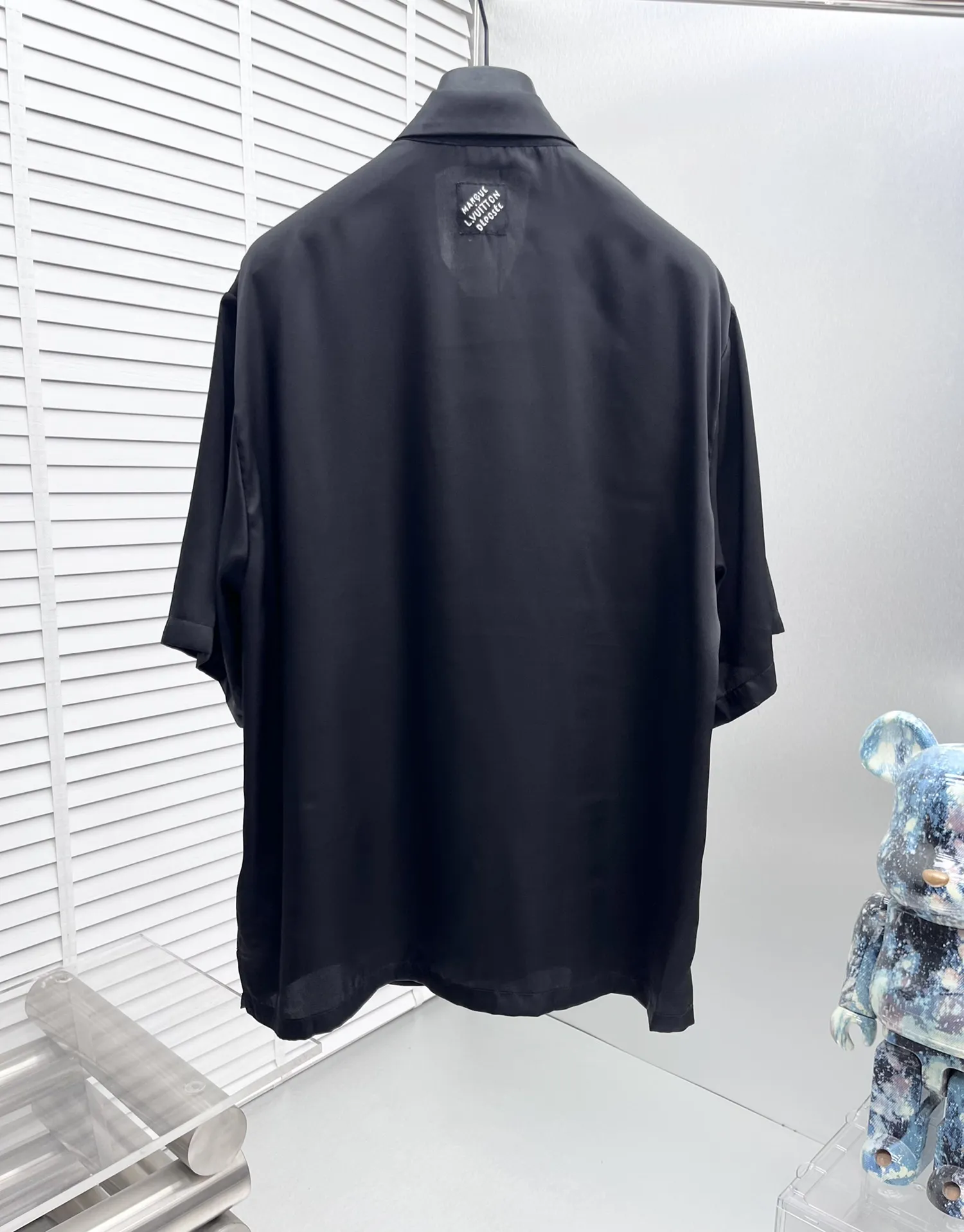 LOUIS VUITTON 新作黒のチェック柄短袖シャツ - 画像 (3)